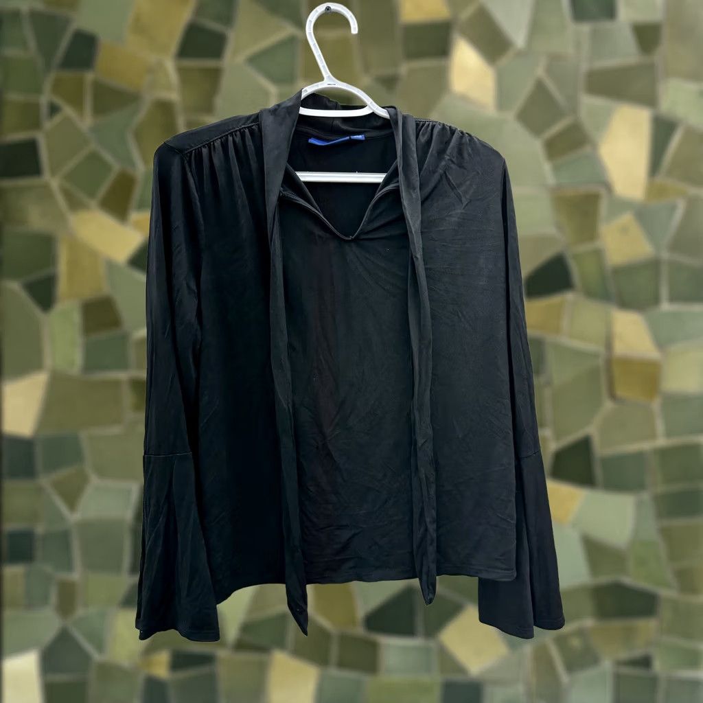 Apt. 9 Apt. 9 Black Long Sleeve Bell Sleeve Shirt Large Womens Shirt Blouse Casual Knit Lightweight Regular N/A Size L / US 10 / IT 46 - 1 Thumbnail