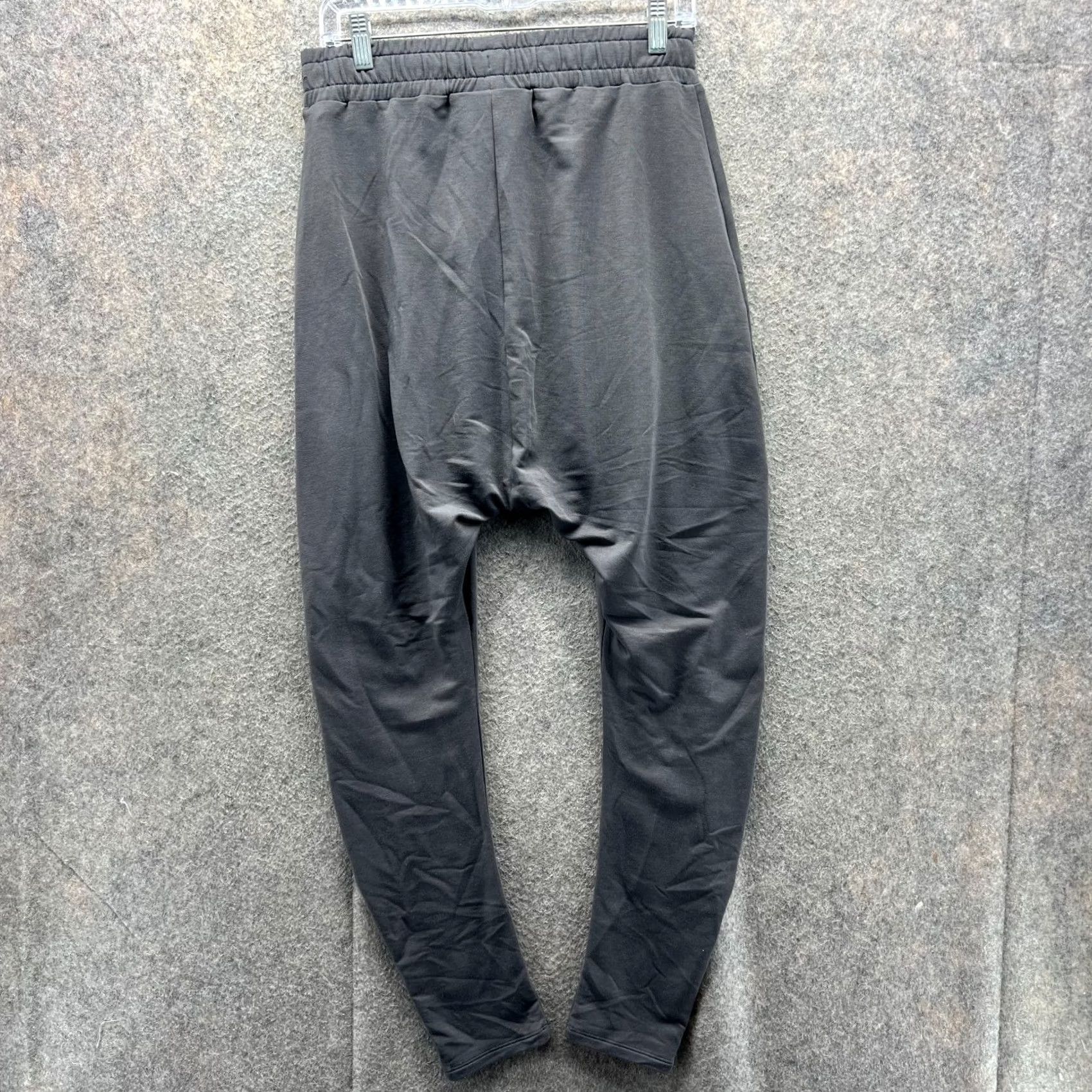 Under Armour Under Armour Sweatpants Women S Gray Athletic Jogger Stretch UA Tapered Regular Inseam 23 in Pockets Size 28" / US 6 / IT 42 - 2 Thumbnail