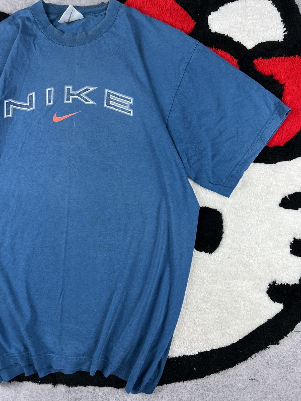 Nike 90s Nike Vintage Big Swoosh Faded Trashed Y2K Tee Shirt Size US L / EU 52-54 / 3 - 3 Thumbnail