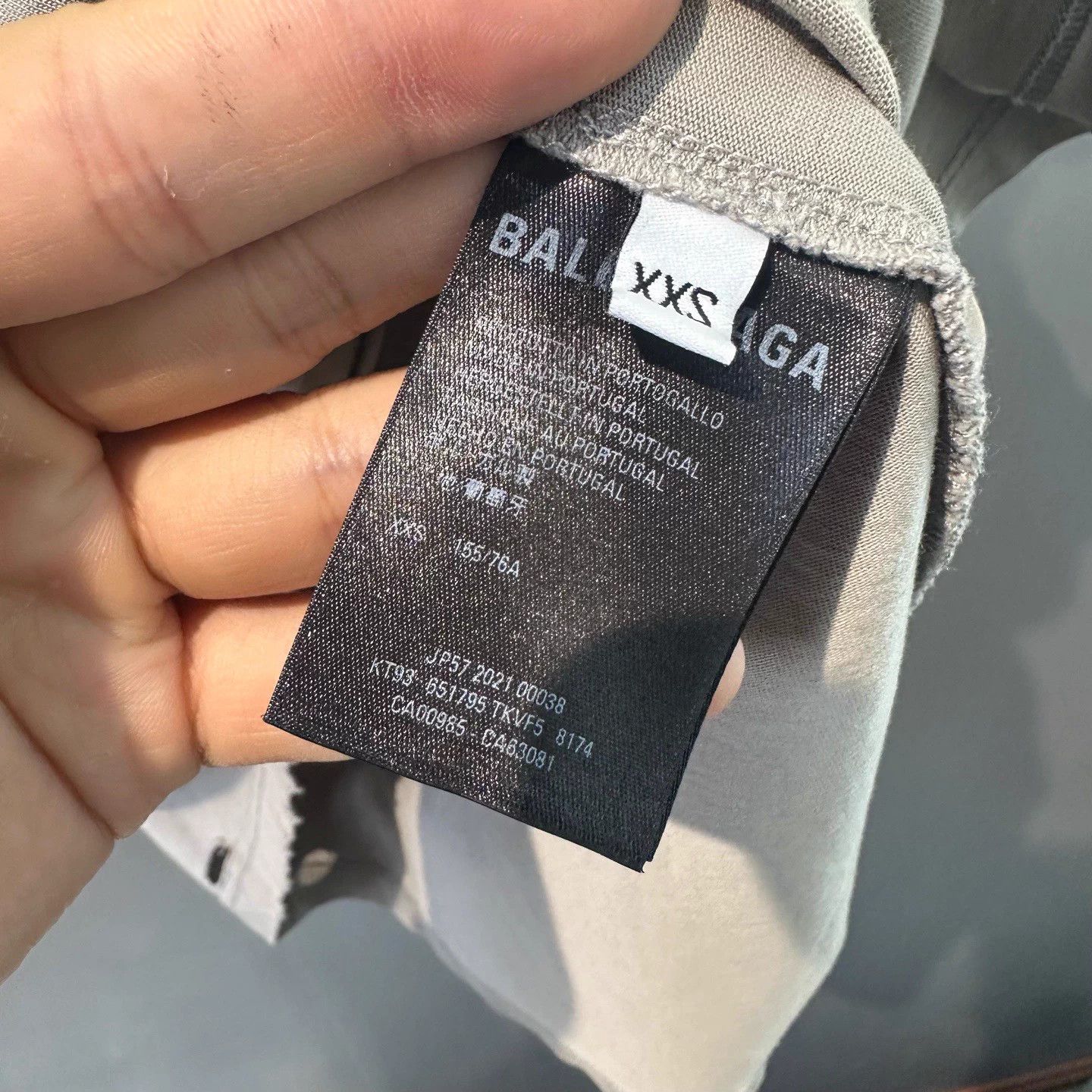 Balenciaga Balenciaga Mosaic Blurred Logo Distressed Holes XXS T-shirt Size US XXS / EU 40 - 5 Thumbnail