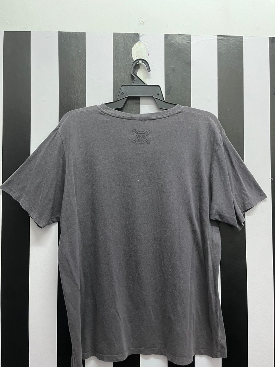 Anime × One Piece × Uniqlo Vintage One Piece japanese Anime Luffy T Shirt Size US XL / EU 56 / 4 - 2 Thumbnail