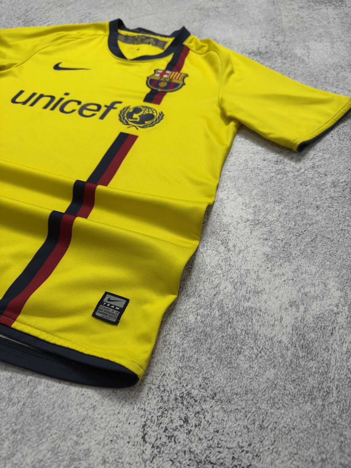 Nike NIKE BARCELONA 2008 2009 AWAY FOOTBALL SHIRT SOCCER JERSEY Size US S / EU 44-46 / 1 - 2 Thumbnail