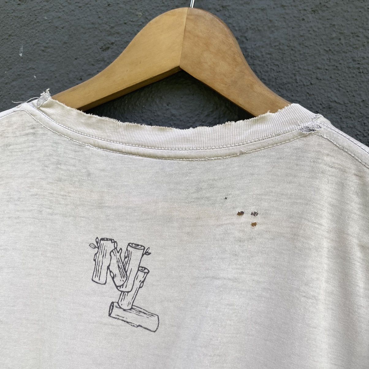 Vintage 💥SICK💥Thrashed Vintage Y2K Noosa Longboards Surf Tee Size US L / EU 52-54 / 3 - 11 Thumbnail
