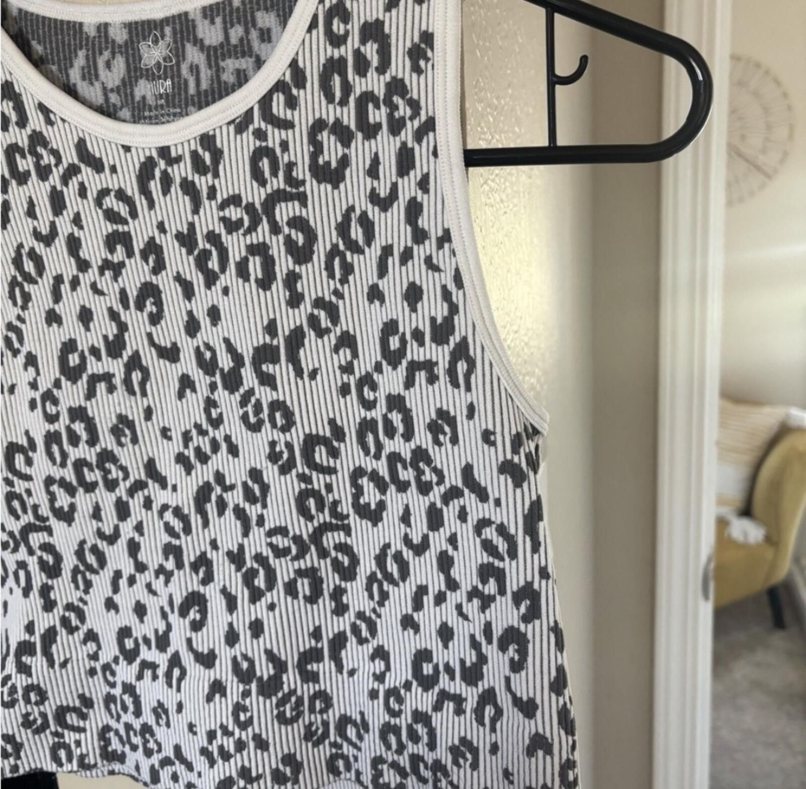 Aran Isles Knitwear (Aura) Leopard Print Sleeveless Top Size M / US 6-8 / IT 42-44 - 3 Thumbnail