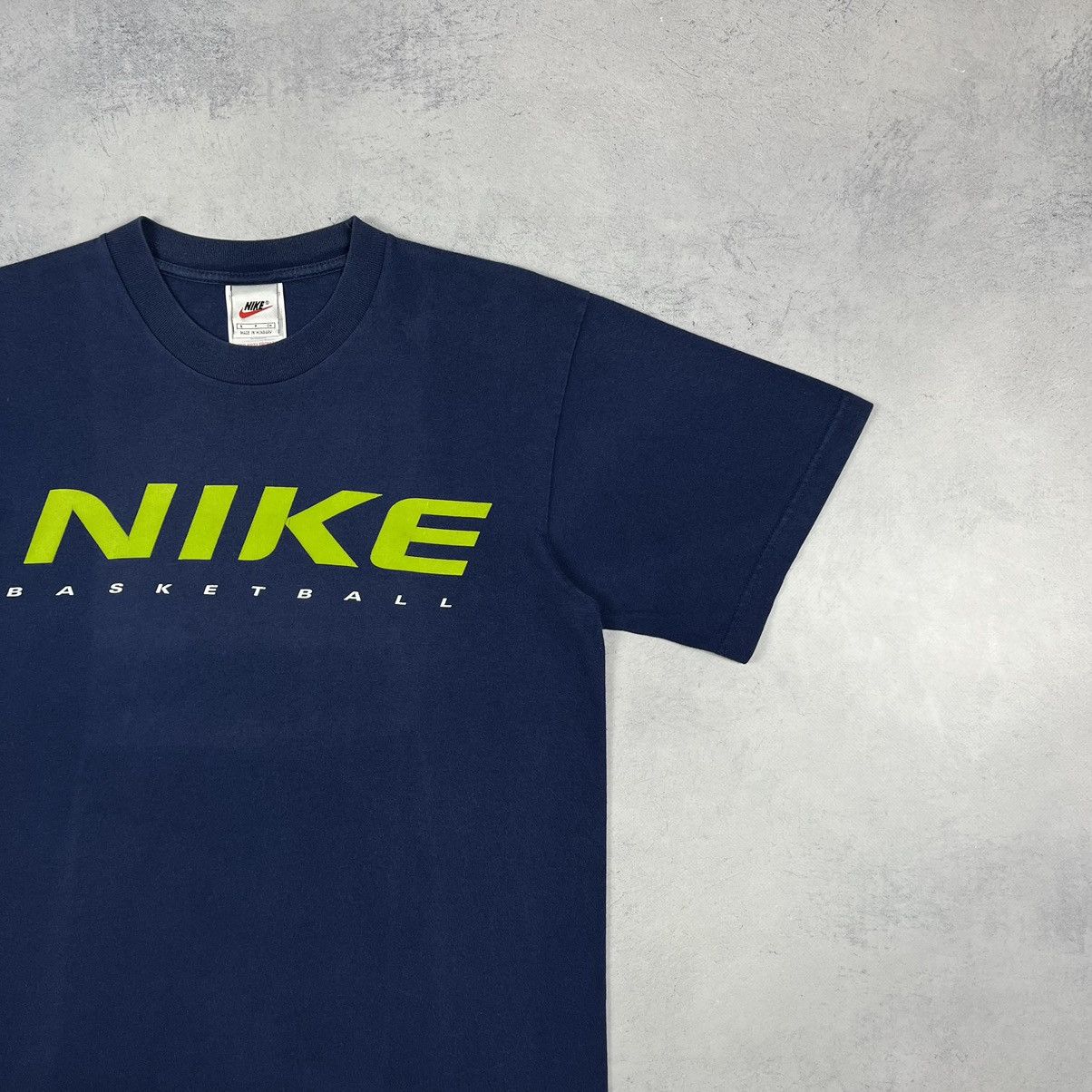 Nike Vintage Nike Basketball y2k big logo tee 90’s Size US S / EU 44-46 / 1 - 3 Thumbnail
