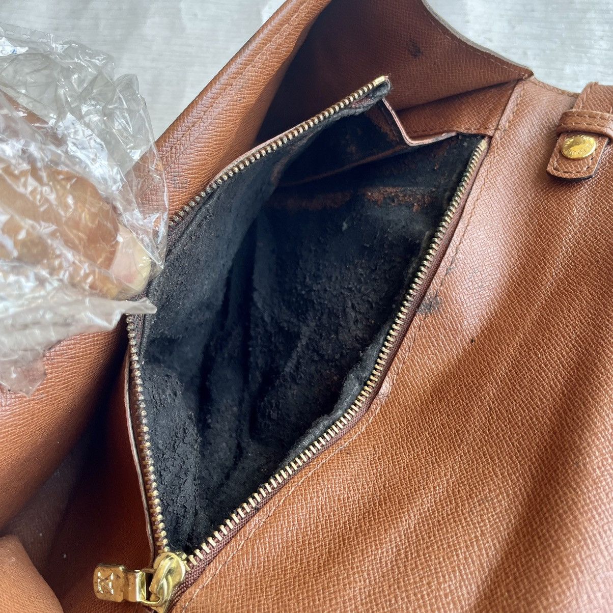 Louis Vuitton Louis Vuitton Monogram Canvas Pochette Crossbody Bag Size ONE SIZE - 15 Thumbnail