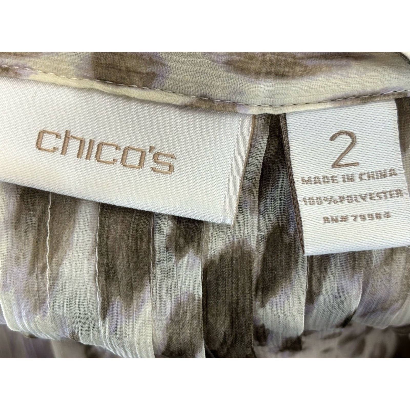 Vintage Chicos Blouse Shirt Womens Large Beige Animal Print Peasant Sheer Pleated Chiffon Polyester Button U.S. Size Large Size L / US 10 / IT 46 - 7 Thumbnail