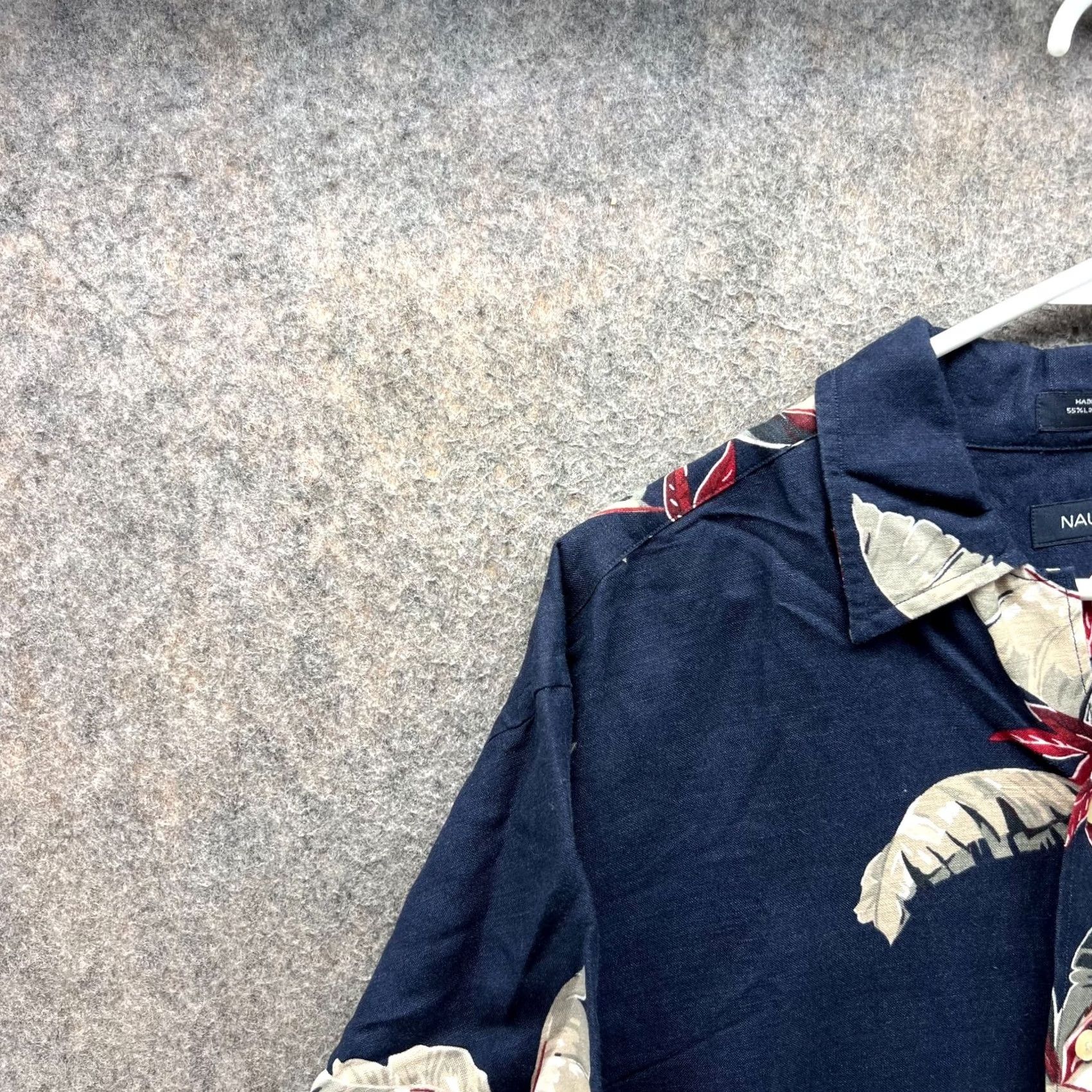 Nautica VINTAGE Nautica Shirt Mens M Blue Red Floral Linen Button-Down Collar Short Sleeve Button-Up Casual Formal Workwear 46 in Chest Mens Regular - Size US M / EU 48-50 / 2 - 6 Thumbnail