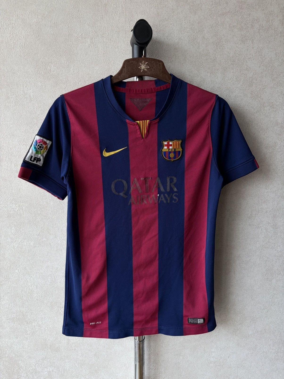 Nike Nike Barcelona 2014/2015 Home Football Shirt Soccer Jersey Size US S / EU 44-46 / 1 - 1 Thumbnail
