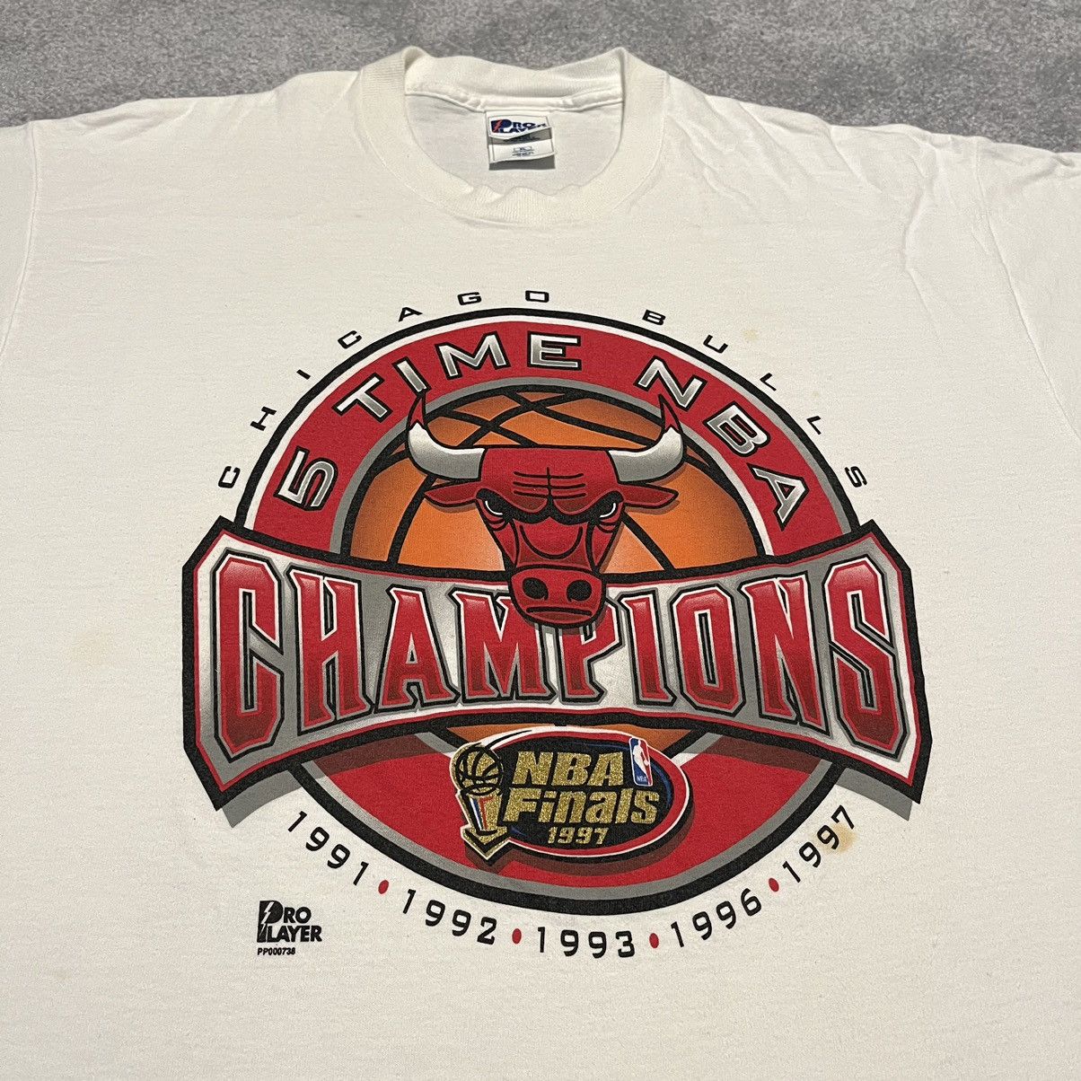 NBA Vintage 1990s Chicago Bulls 5 Time Champions Pro Player Tee Size US XL / EU 56 / 4 - 1 Thumbnail