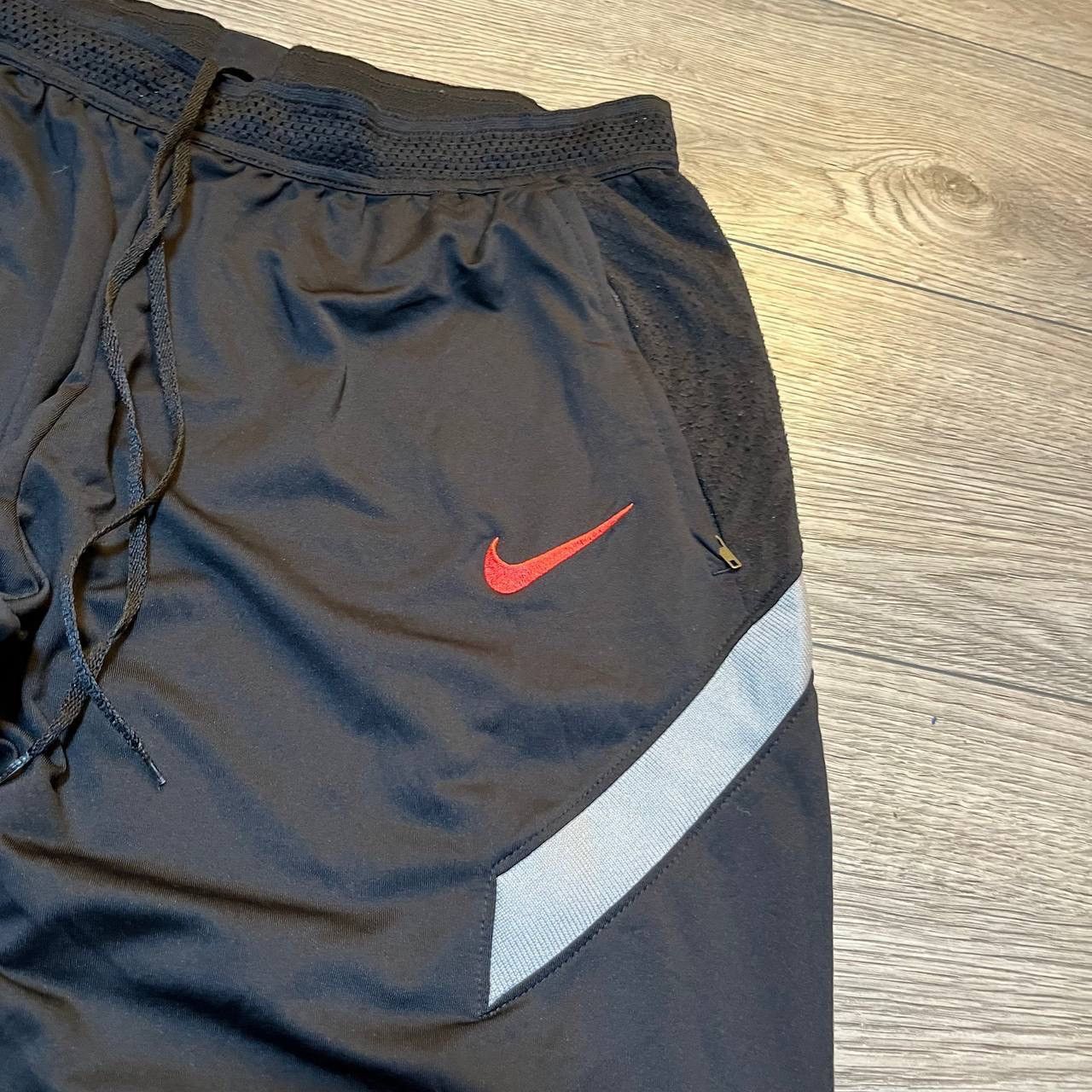 Nike Liverpool football suit 2020 size XL Size US XL / EU 56 / 4 - 9 Thumbnail
