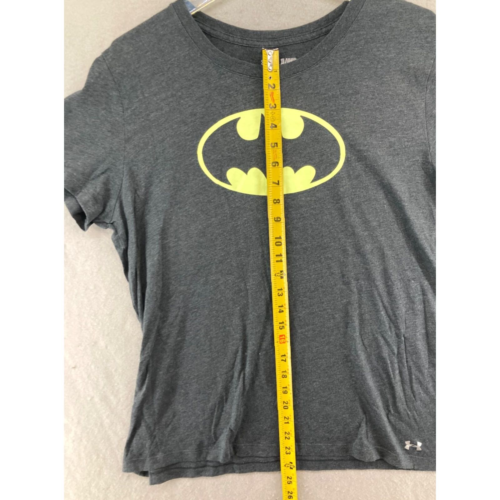 Under Armour Under Armour Womens Shirt XL Gray Batman HeatGear Crew Neck Short Sleeve Pullover Slim Fit Regular Size T-Shirt Comics Logo Size XL / US 12-14 / IT 48-50 - 3 Thumbnail