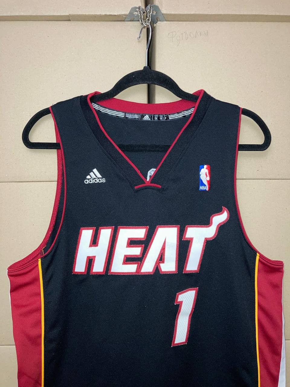 Adidas VINTAGE ADIDAS MIAMI HEAT NBA CHRIS BOSH #1 JERSEY HEAT Size US S / EU 44-46 / 1 - 7 Thumbnail
