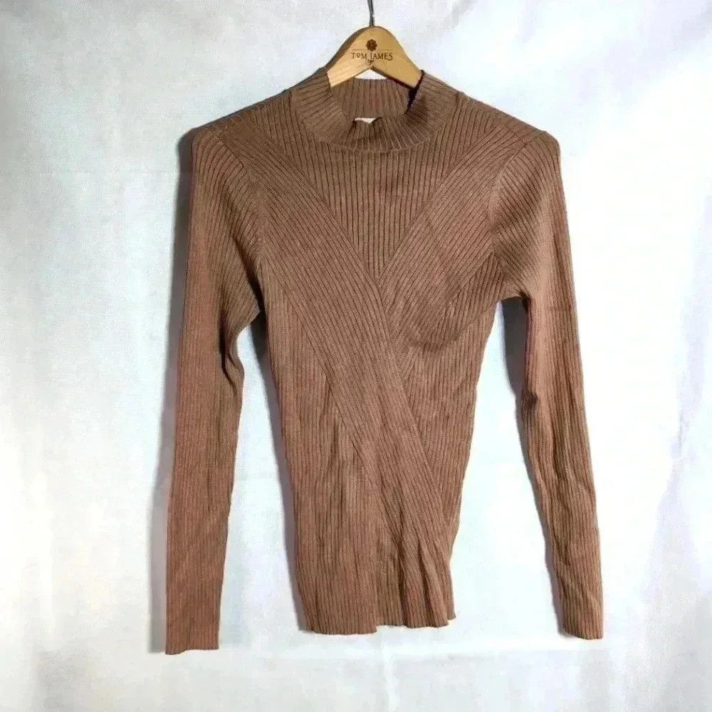 H&M Ribbed Knit tight fit Sweater by H&M diagonal pattern sz M Size M / US 6-8 / IT 42-44 - 1 Thumbnail