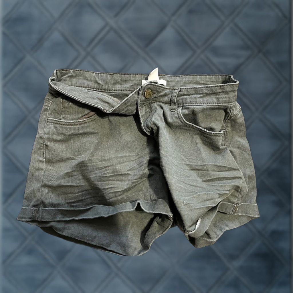 H&M VINTAGE H&M Mid Waisted Green Denim Shorts Size 8 Great Condition Cuff Size 30" / US 8 / IT 44 - 1 Thumbnail