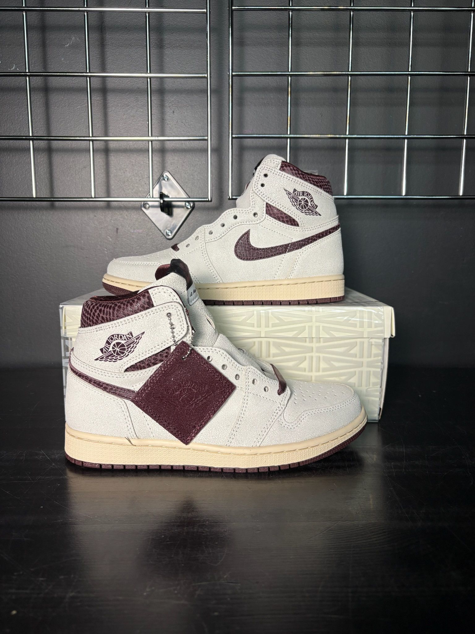 Jordan Brand Air Jordan 1 Retro x A Ma Maniére - Size 7 Size US 7 / EU 40 - 1 Thumbnail