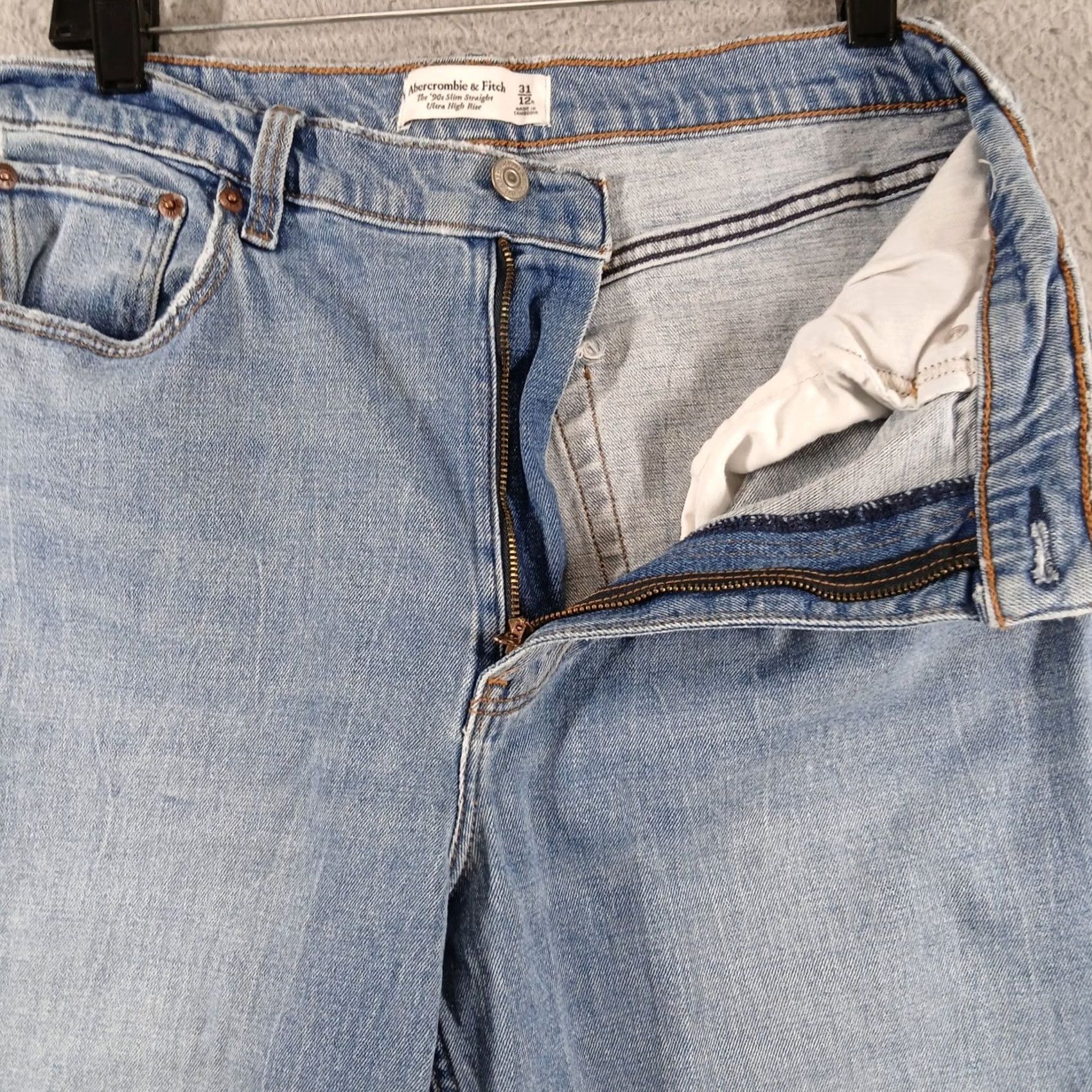 Abercrombie & Fitch Abercrombie & Fitch Jeans 90s Slim Straight Ultra High Rise Light Wash 31/12R Womens Blue Denim Pocket Stretch Size 24" / US 00 / IT 34 - 7 Thumbnail