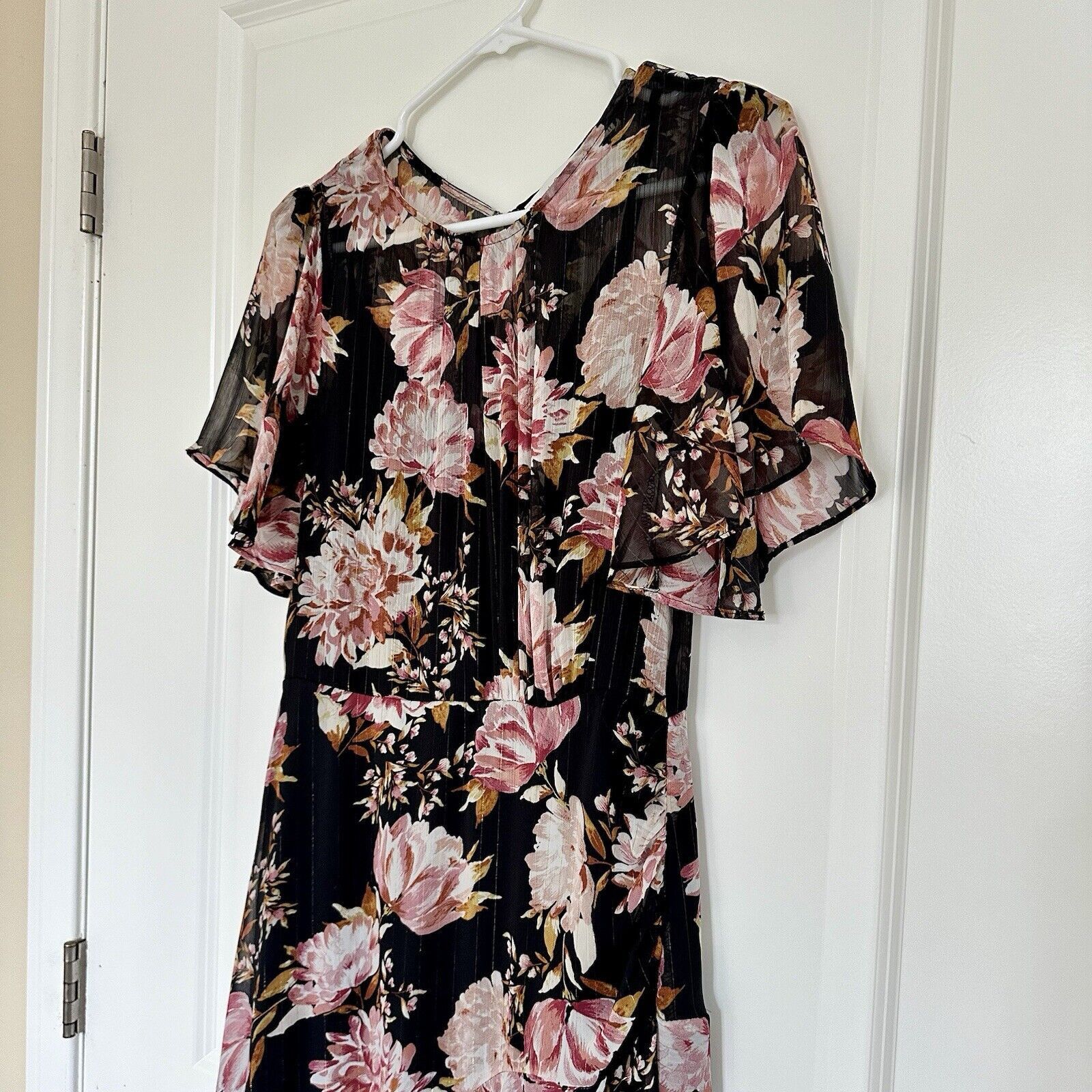 ASTR The Label ASTR The Label Flutter Sleeve Floral Maxi Dress Size M Size M / US 6-8 / IT 42-44 - 4 Thumbnail