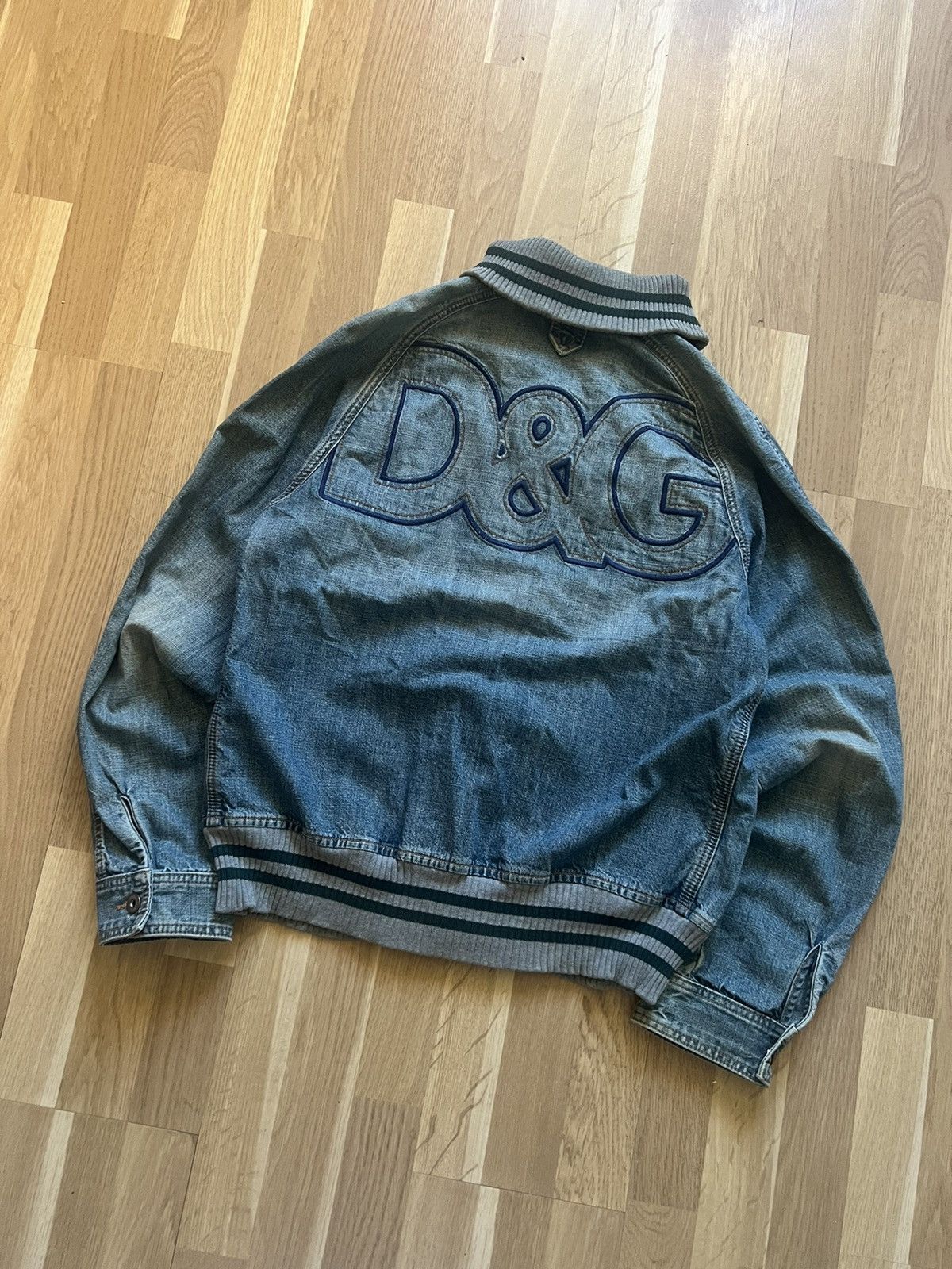 Dolce & Gabbana Dolce Gabbana vintage avant garde faded denim jacket big log Size US L / EU 52-54 / 3 - 2 Thumbnail