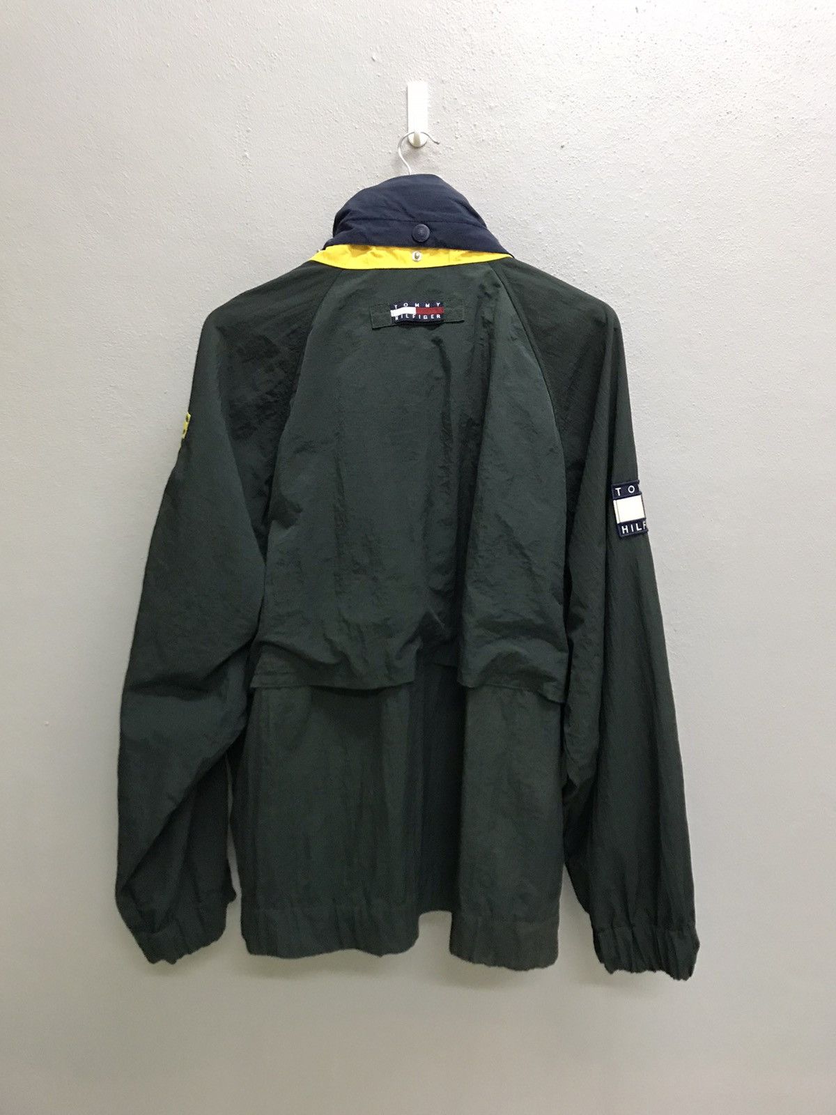 Tommy Hilfiger VINTAGE 90s TOMMY HILFIGER WINDBREAKER JACKET Size US XL / EU 56 / 4 - 6 Thumbnail