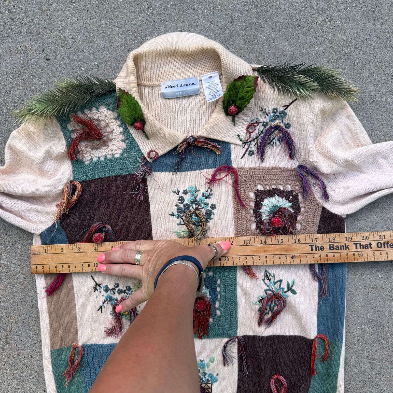 Vintage 90s Christmas Folk Rustic Patchwork Sampler Sweater PM Size M / US 6-8 / IT 42-44 - 9 Thumbnail