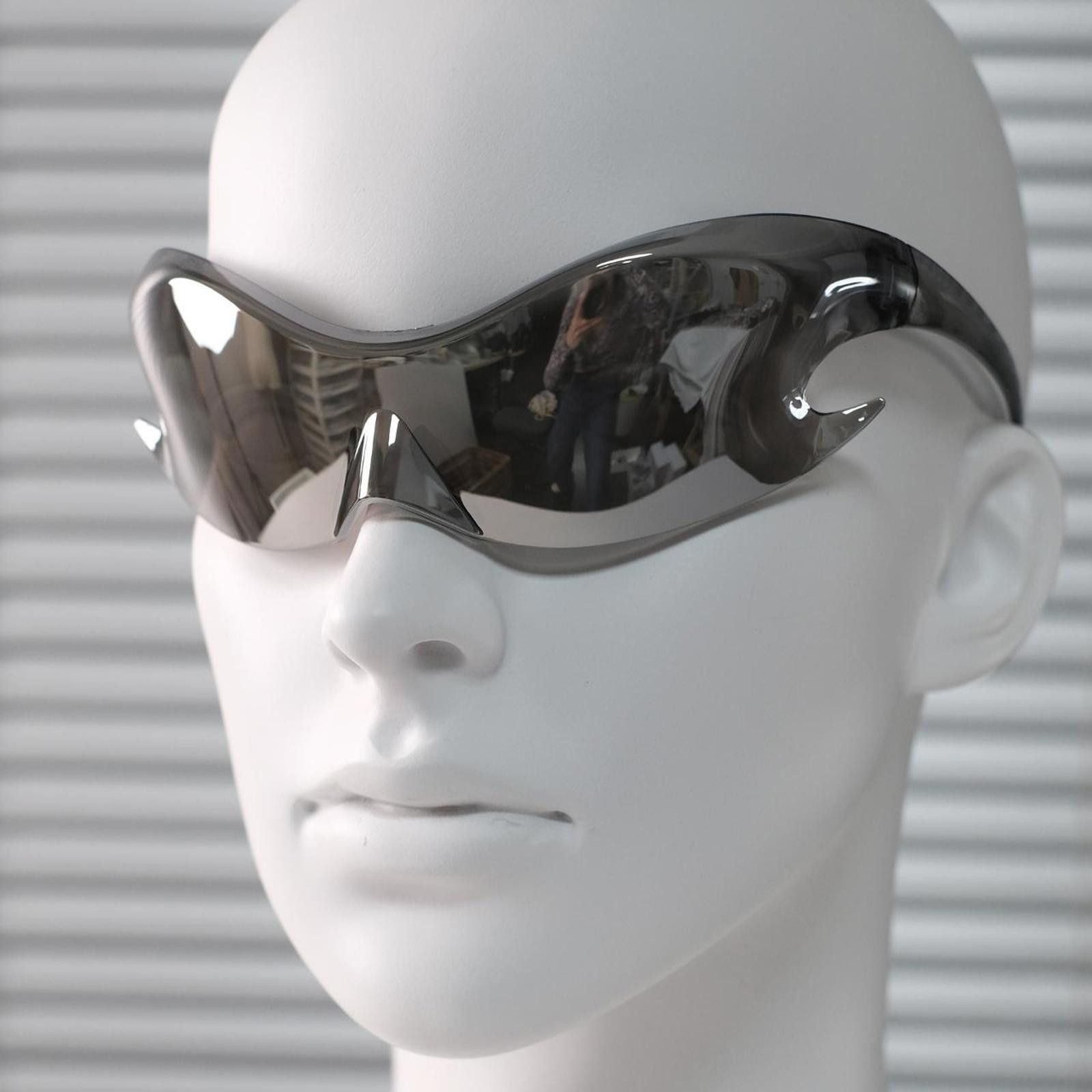 Japanese Brand Y2k Vtg Avant Garde Futuristic Sliver Sunglasses Unisex OS Size ONE SIZE - 4 Thumbnail