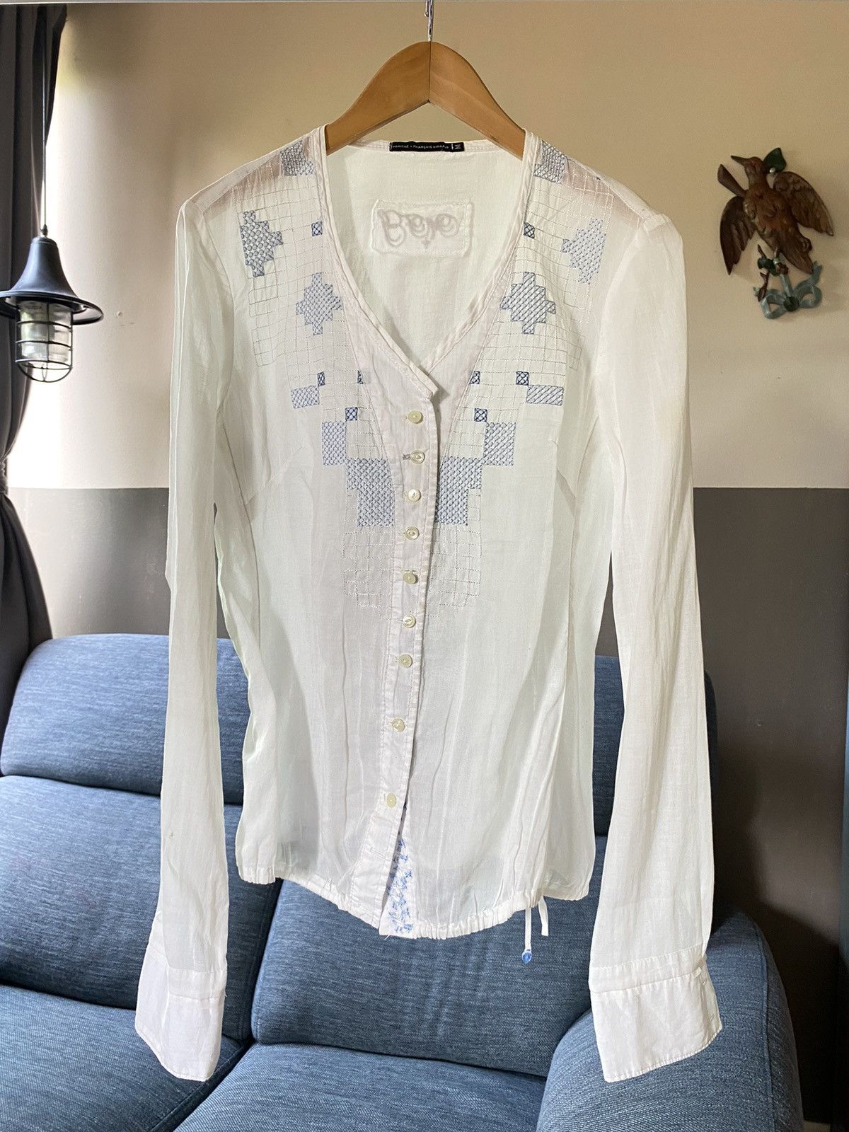 Marithe + Francois Girbaud MARITHE + FRANÇOIS GIRBAUD White shirt with blue embroidery Size M / US 6-8 / IT 42-44 - 3 Thumbnail