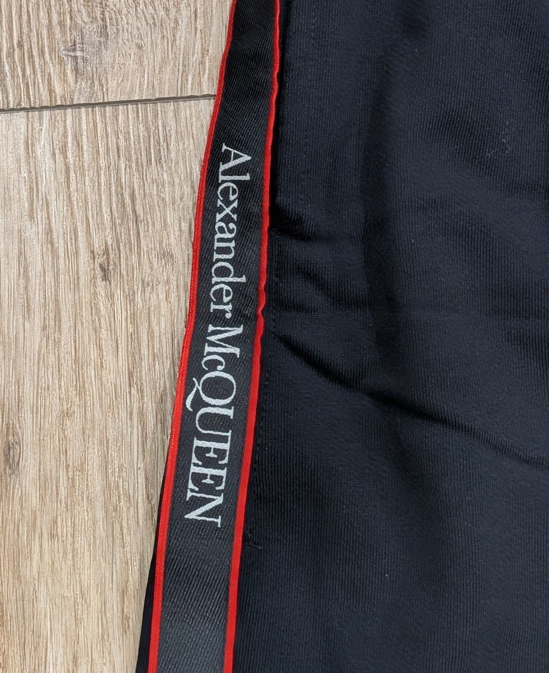 Alexander McQueen Alexander McQueen Selvedge Logo Tape Sweat Shorts Black L Size US 34 / EU 50 - 2 Thumbnail