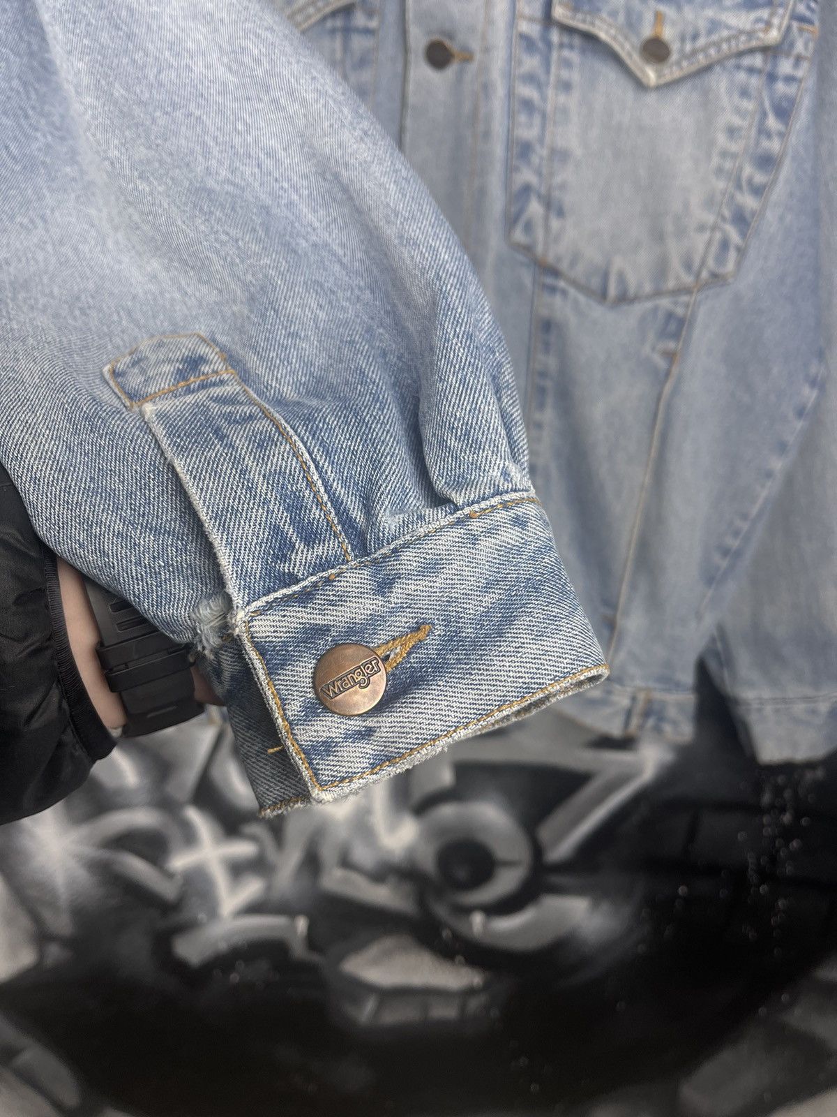 Wrangler Wrangler Vintage 80s Blue Distressed Denim Trucker Jeans Jacket Men’s Size Large Size US L / EU 52-54 / 3 - 8 Thumbnail