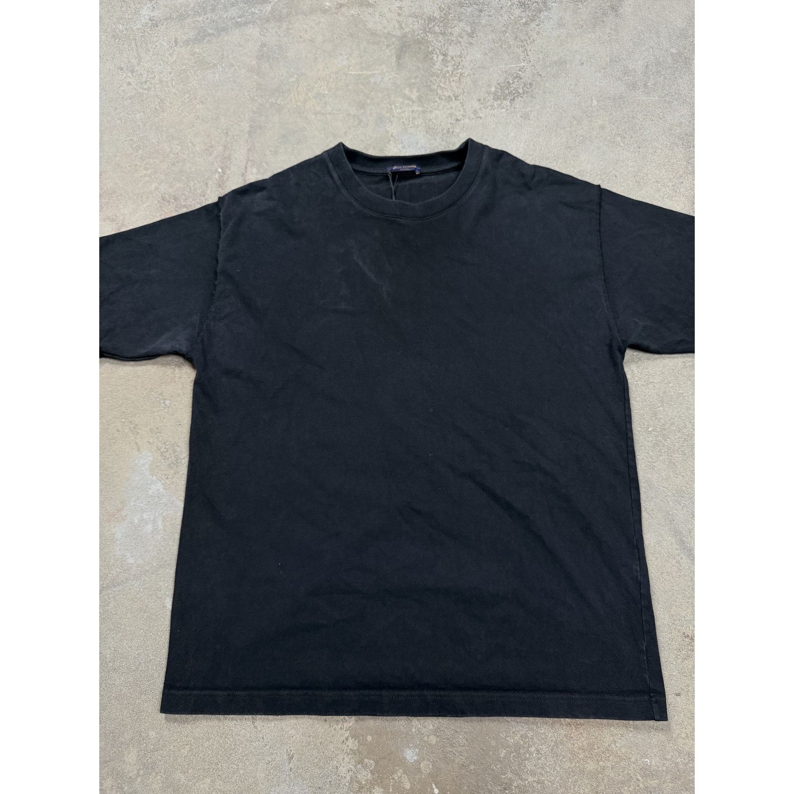 Louis Vuitton Louis Vuitton Tee Black Uniform Used Large Size US L / EU 52-54 / 3 - 1 Thumbnail