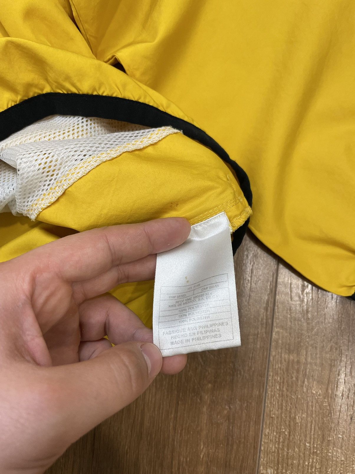 Nike Vintage Nike Y2K Style Hot Yellow Logo Anorak Bomber Jacket Size US L / EU 52-54 / 3 - 15 Thumbnail