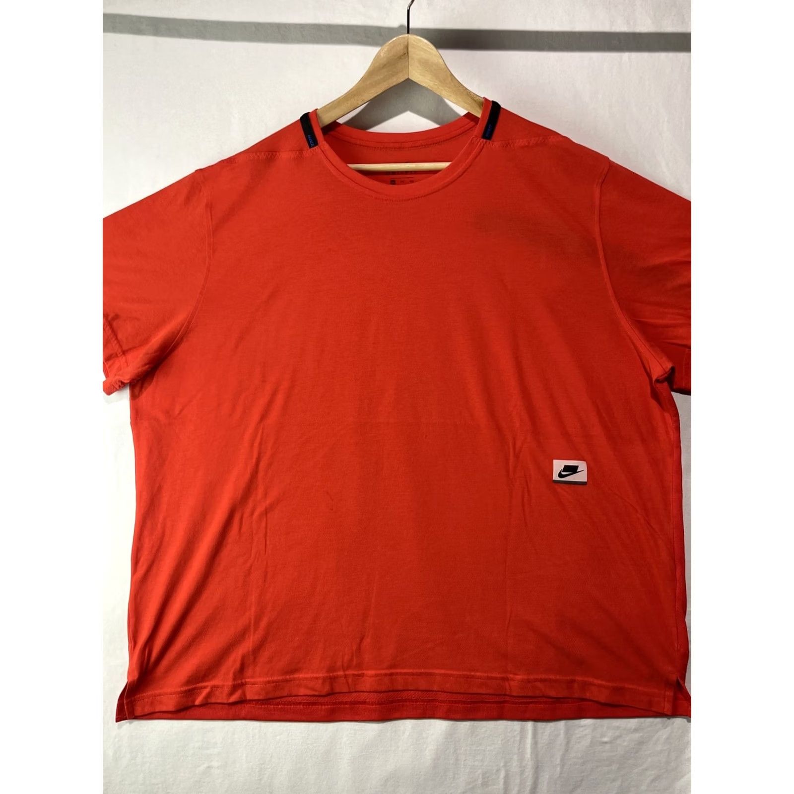 Nike Nike Sportswear T-Shirt Red Short Sleeve Men XXL, Dri-Fit, Logo, Crew Neck, Regular Fit, Worn Flaws Size US XXL / EU 58 / 5 - 2 Thumbnail