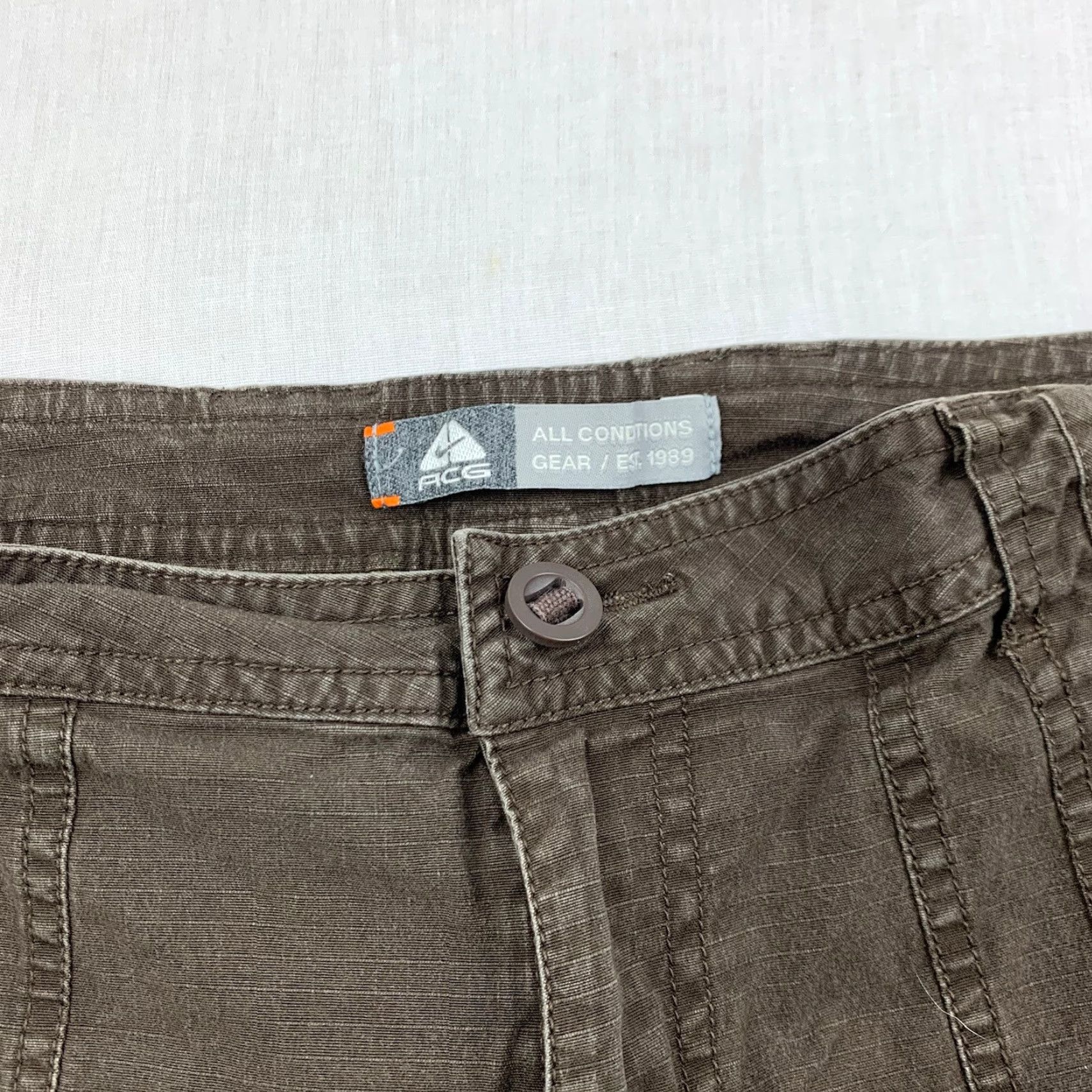Nike ACG VINTAGE Nike ACG Shorts Womens 8 Brown Hiking Outdoor Nature Pockets Y2K Rugged Size 30" / US 8 / IT 44 - 4 Thumbnail