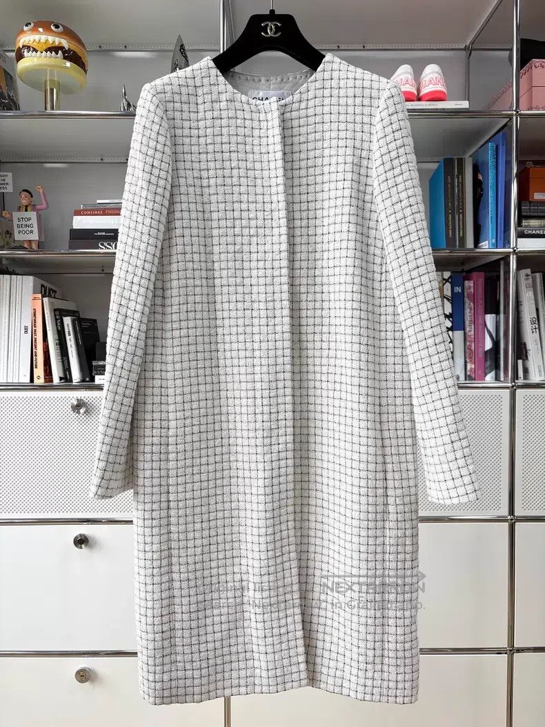 Chanel Chanel 16S white plaid long woven coat jacket Size S / US 4 / IT 40 - 1 Thumbnail