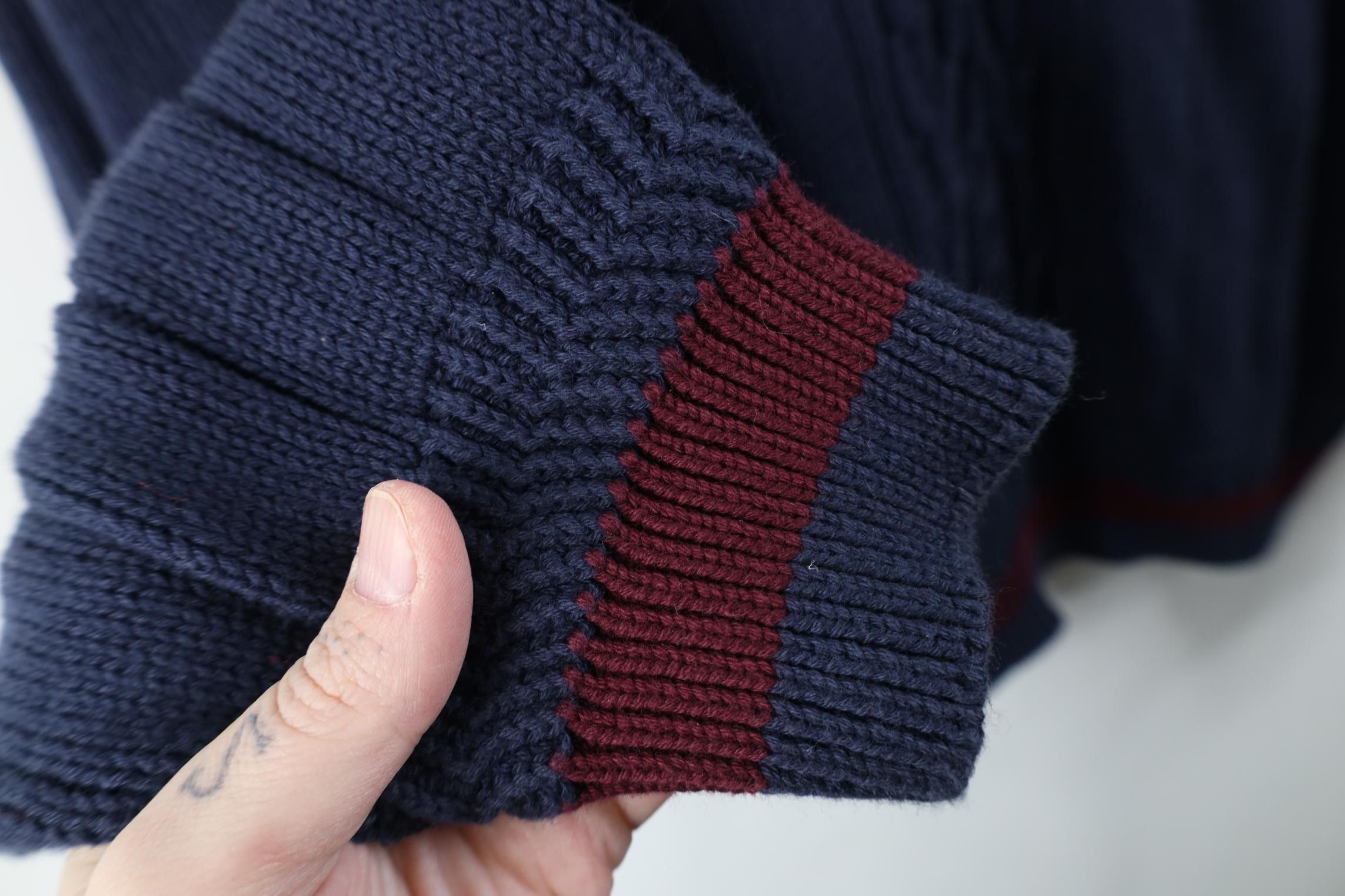 Vintage Vintage 90s Dapper Framed Cotton Ribbed Knit V-Neck Sweater Size US L / EU 52-54 / 3 - 8 Thumbnail