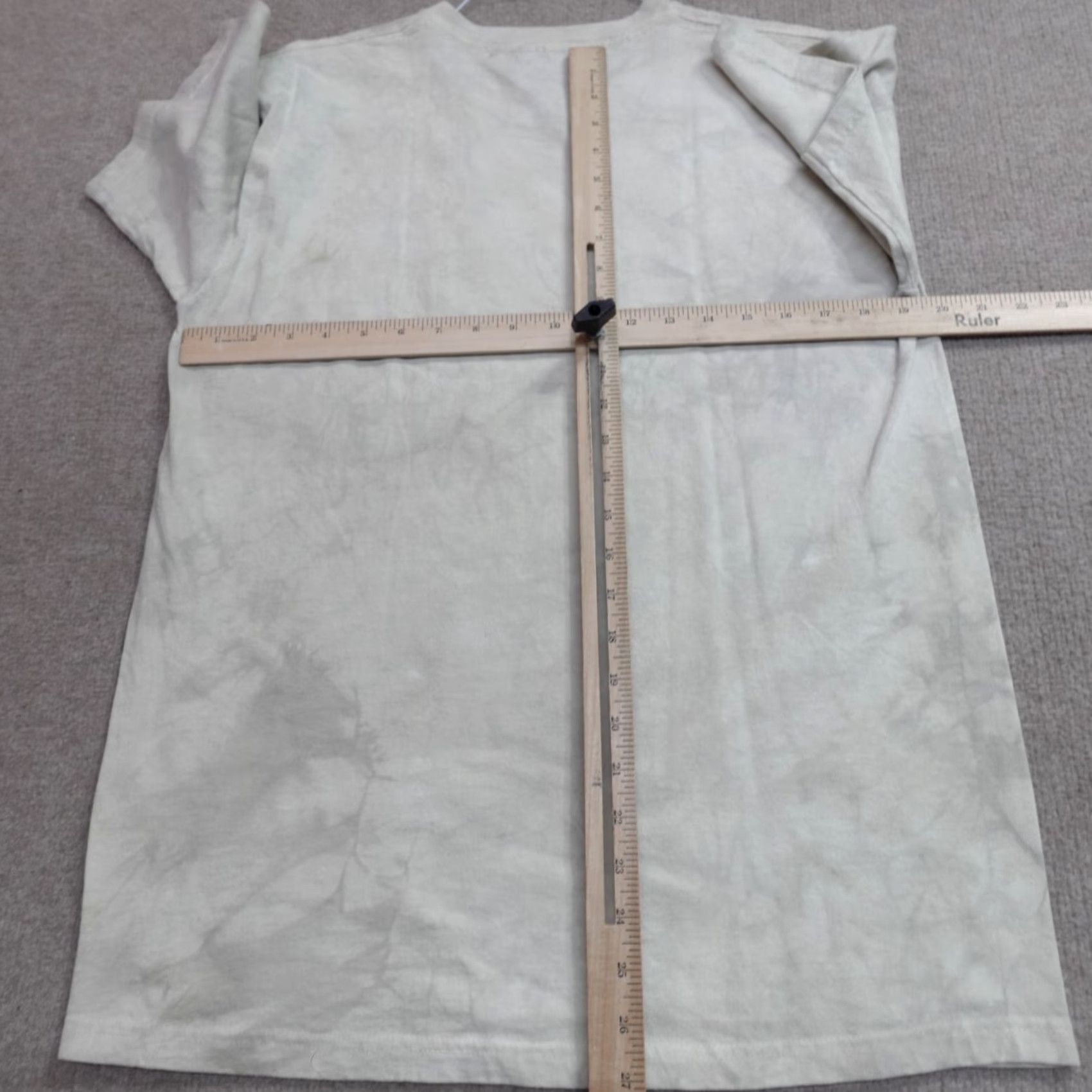 The Mountain Mountain Shirt M Adult Beige Gray Lions 2009 Cotton Made in USA Mens Shirt Size US M / EU 48-50 / 2 - 4 Thumbnail