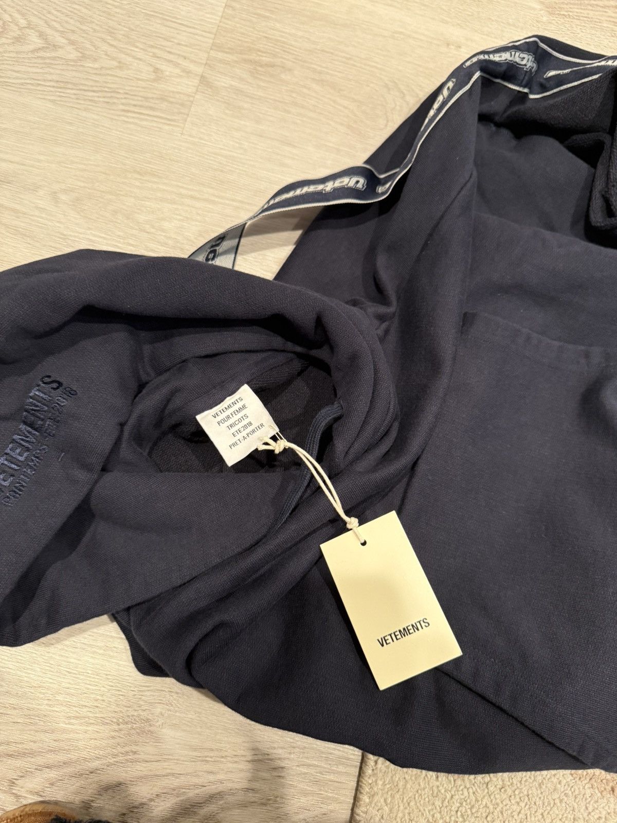 Vetements s/s 2018 tape hoodie nwt!! Size US XS / EU 42 / 0 - 7 Thumbnail