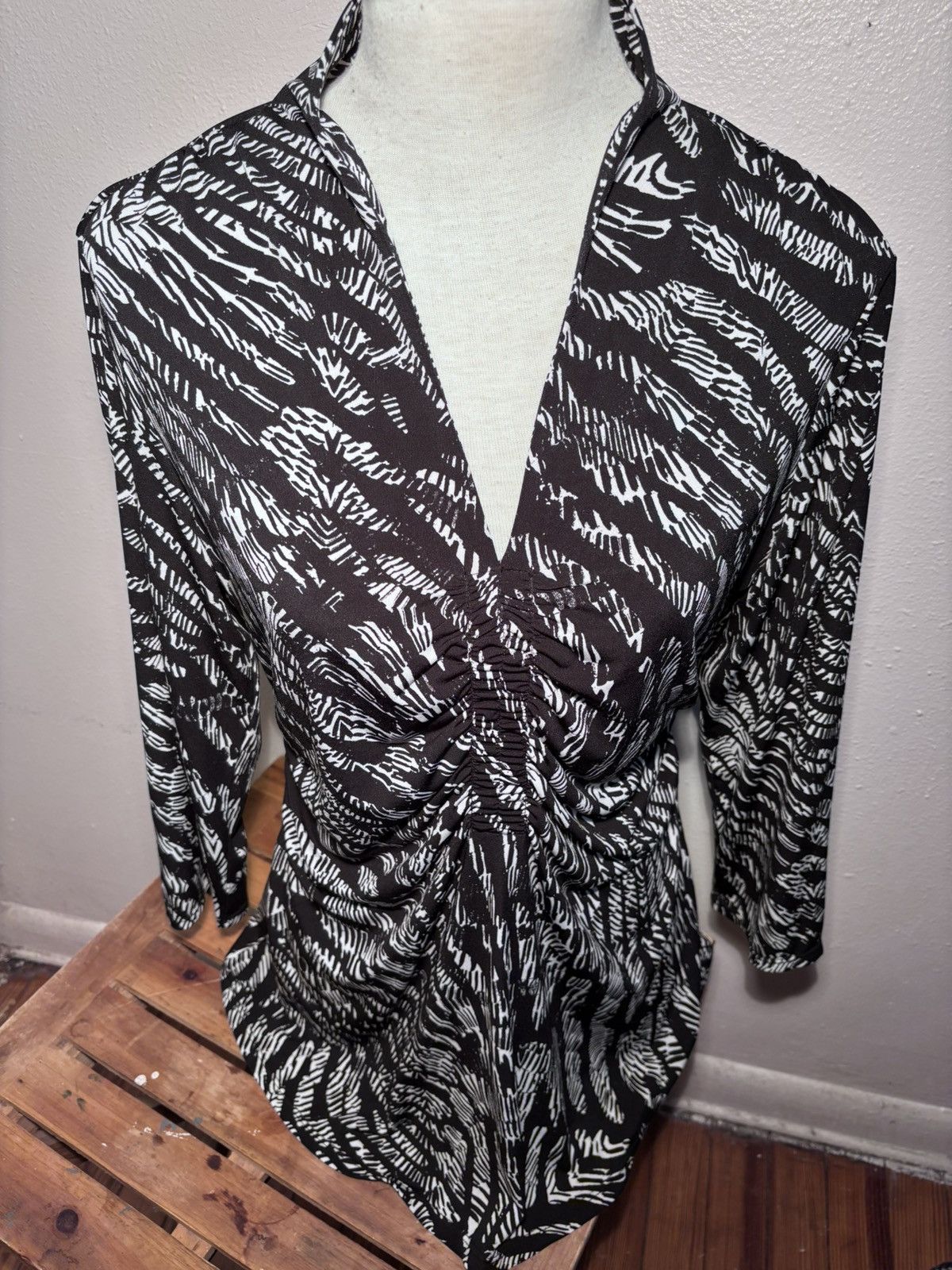 Alfani Alfani V Neck Abstract Print Blouse Size XL / US 12-14 / IT 48-50 - 4 Thumbnail