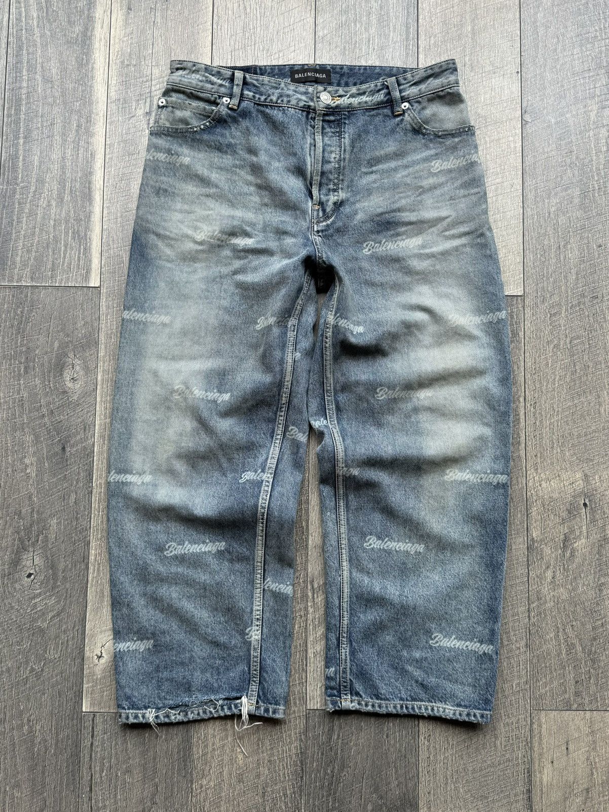 Balenciaga Balenciaga All Over Logo Light Wash Cropped Jeans - 31 Size US 31 - 1 Thumbnail