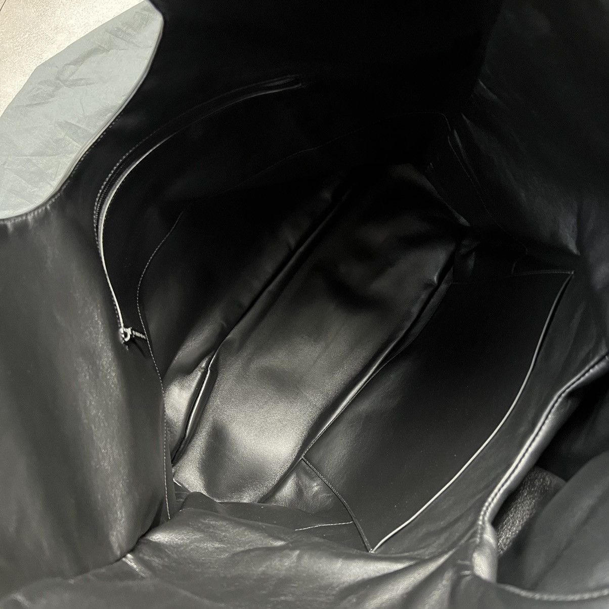 Balenciaga Super Rare Balenciaga SS23 Runway Large Glove Leather Bag Size ONE SIZE - 3 Thumbnail