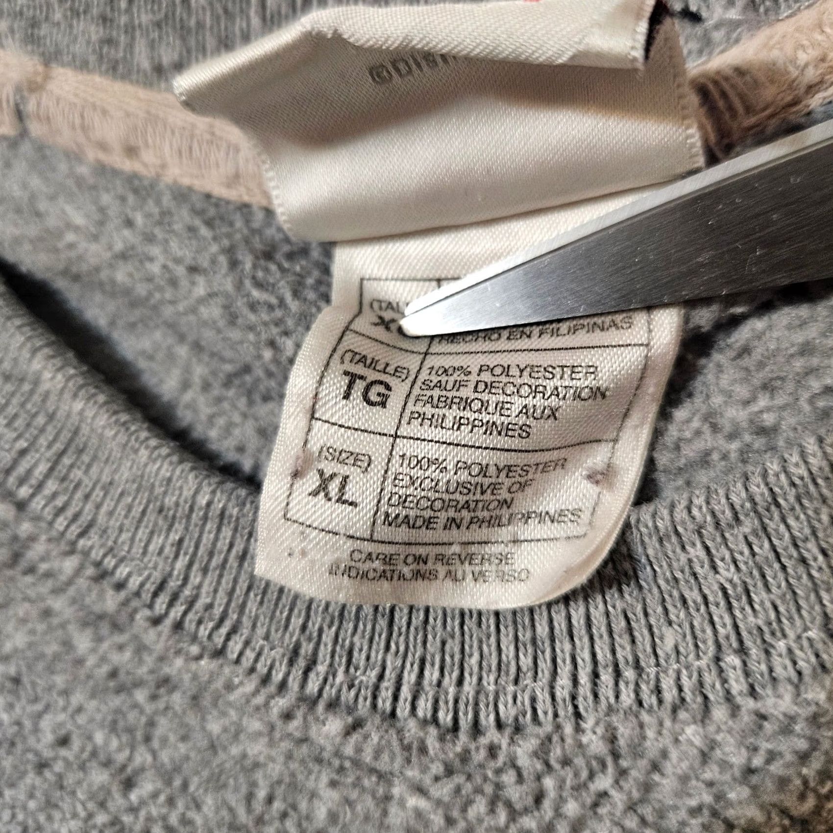 Disney VINTAGE Disney Happy To Be Grumpy Fleece Sweatshirt XL Gray Women Pullover, Disney Store, Regular Size, 25 Inch Chest, 25 Inch Length Size XL / US 12-14 / IT 48-50 - 4 Thumbnail