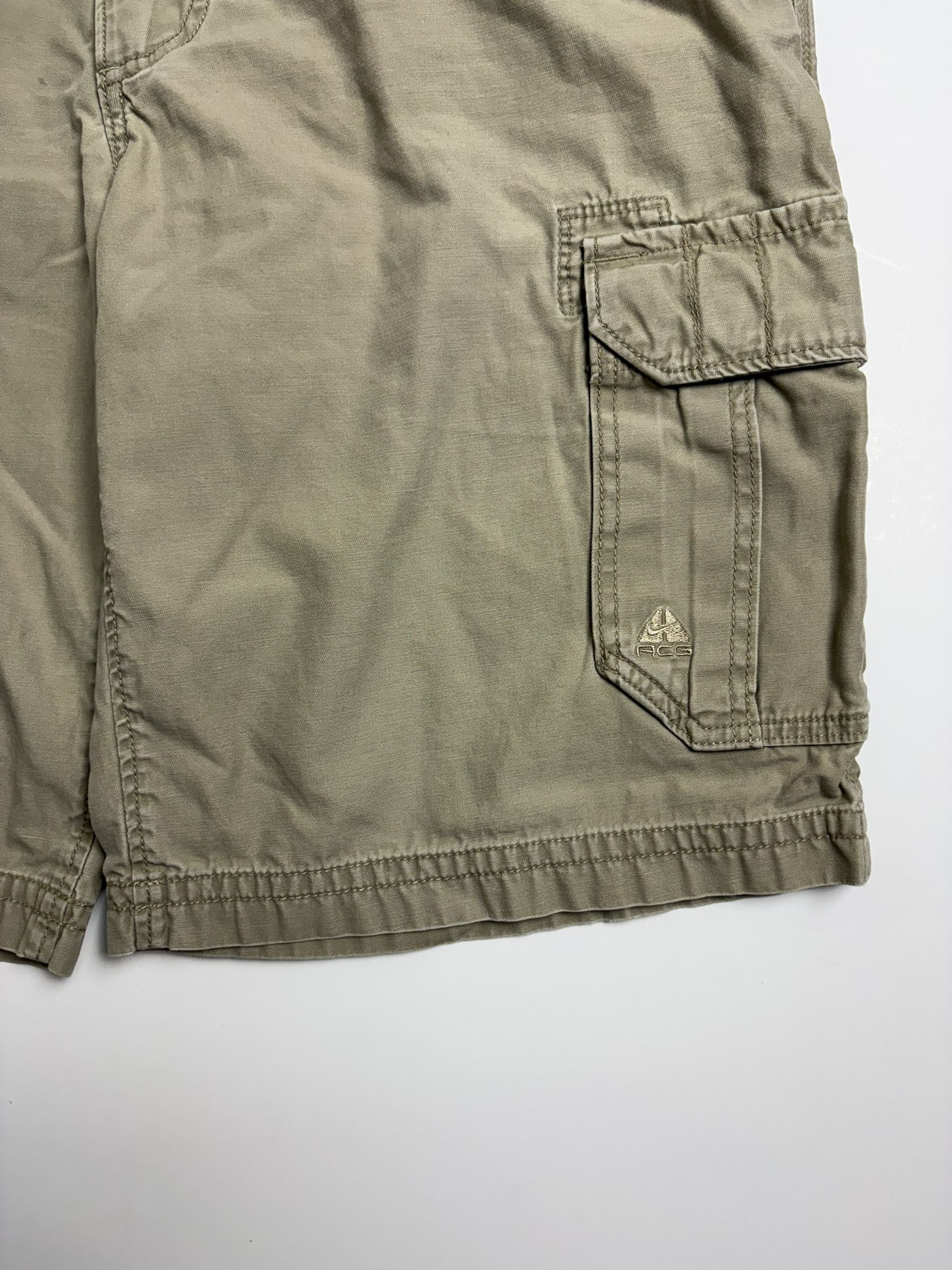 Nike ACG Vintage Nike ACG Cargo Shorts Size US 34 / EU 50 - 2 Thumbnail