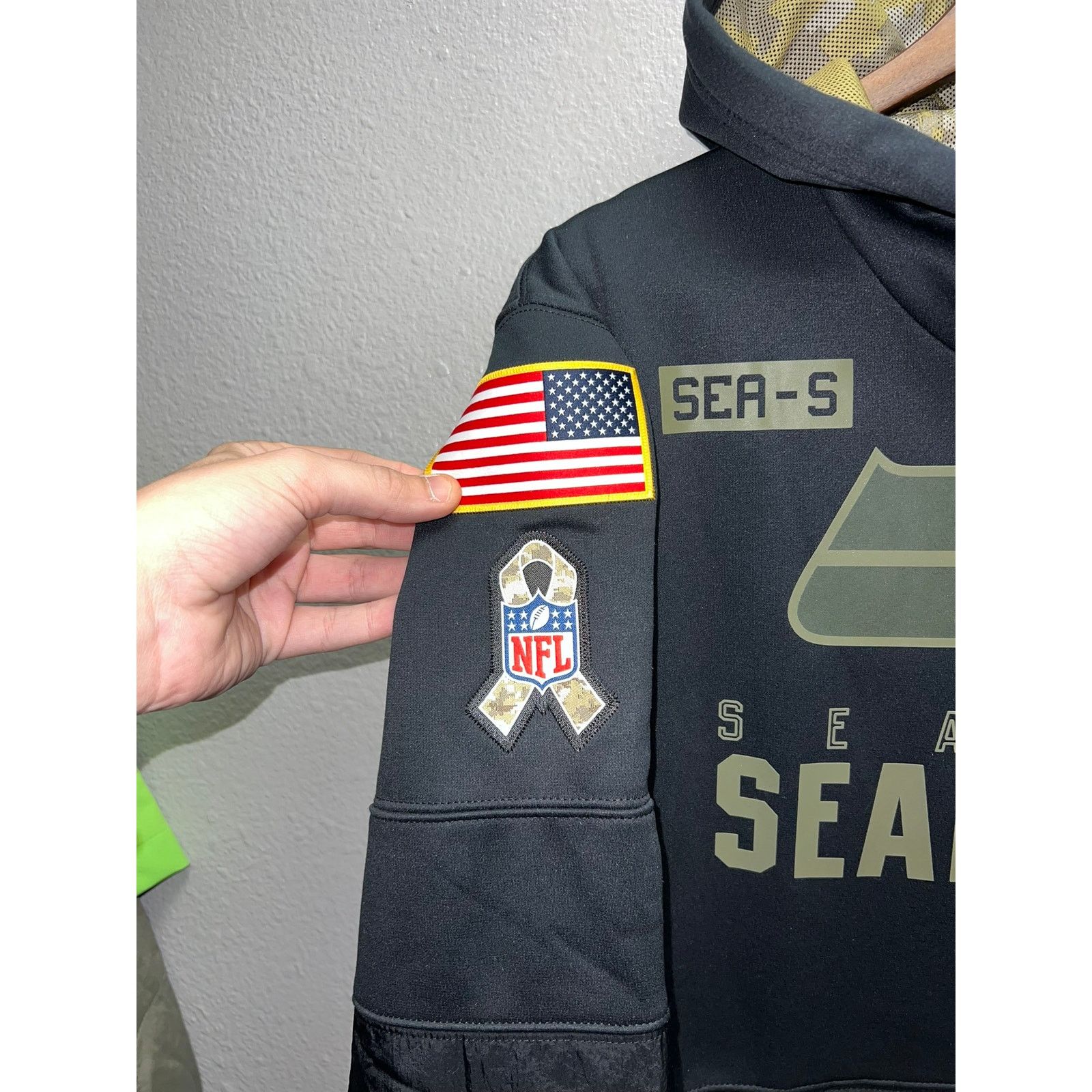 Vintage Nike Seattle Seahawks Hoodie Salute To Service Sideline S Size US S / EU 44-46 / 1 - 4 Thumbnail