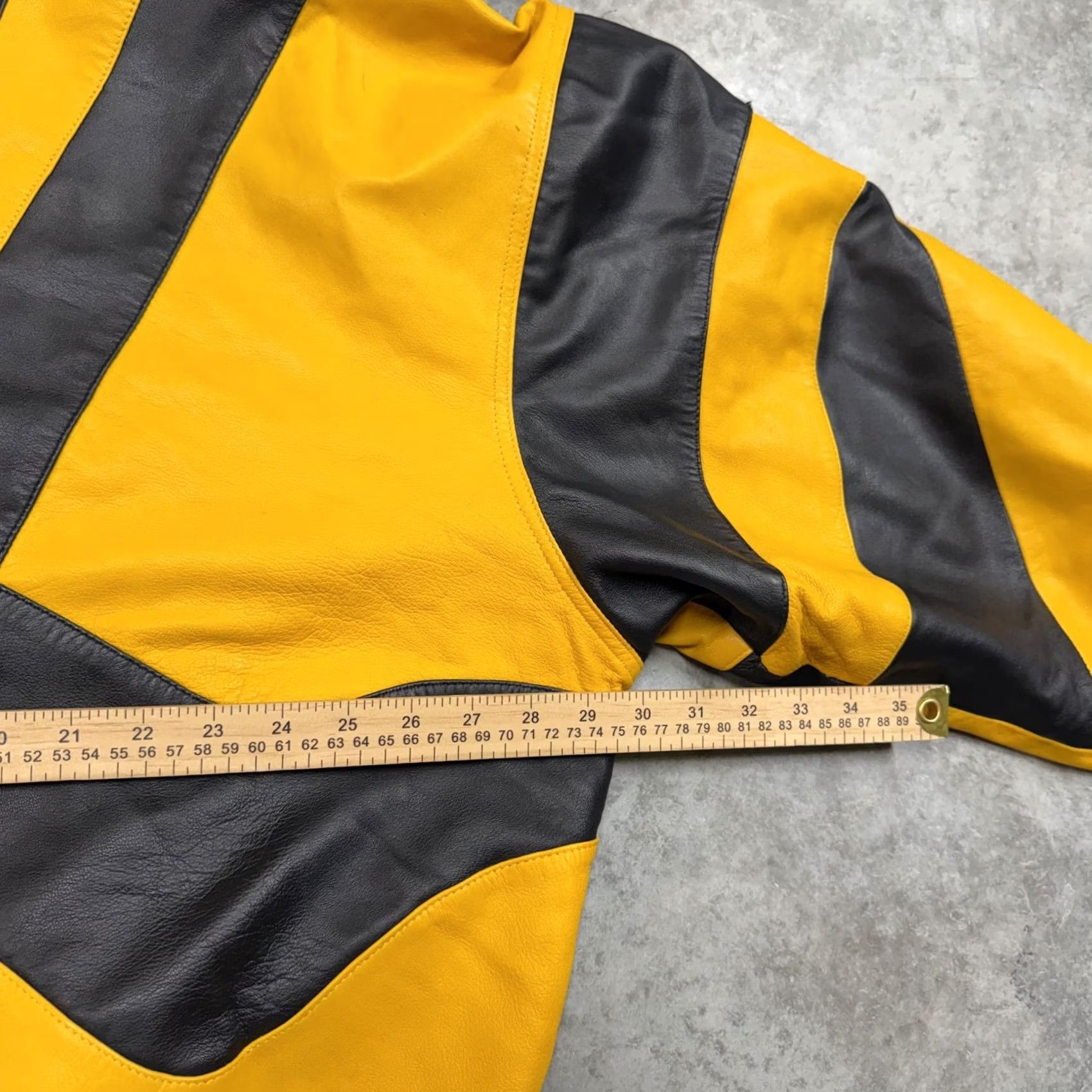 Vintage VINTAGE Mac Jacket Mens 46 Yellow Black Leather Bomber Full Zip 80s 90s Retro Geometric Pattern Zip Pockets Lined Short Jacket Mens Size US S / EU 44-46 / 1 - 5 Thumbnail