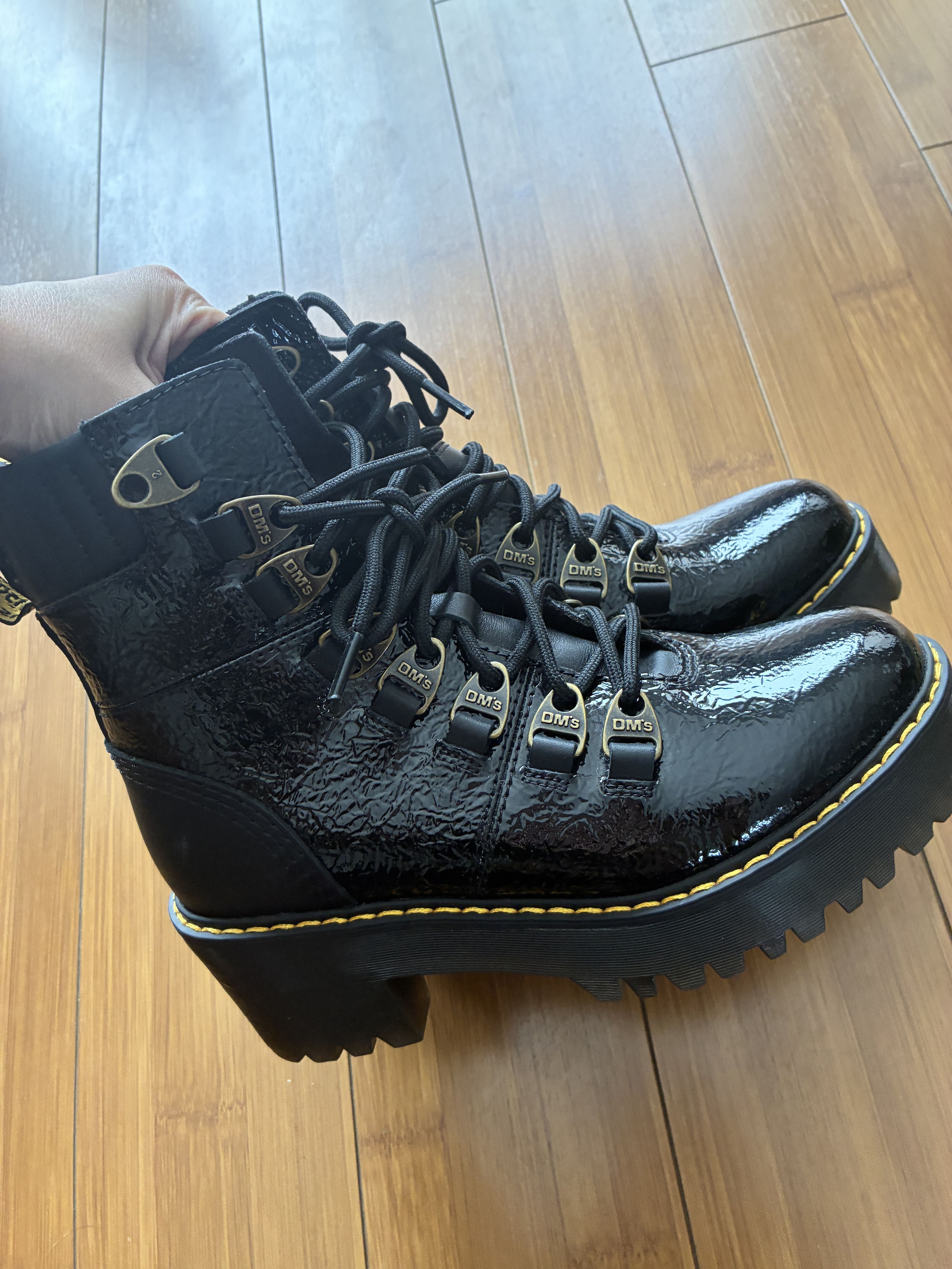 Dr. Martens Dr. Martens Laurenne Distressed Patent Leather Boots 7 Size US 7 / IT 37 - 2 Thumbnail