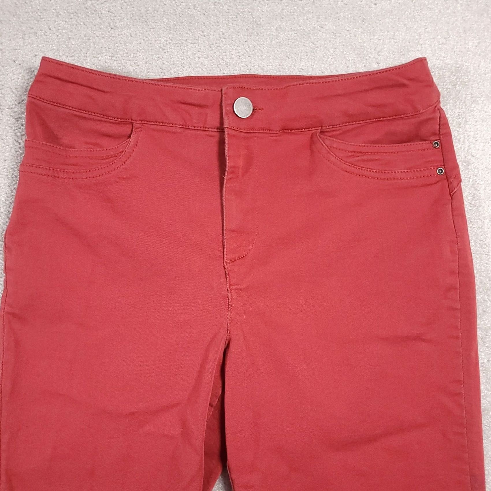 Vintage Christopher & Banks Capri Pants Women's 4 Red Stretch Crop Casual Mid-Rise Pants Capris Womens Regular Red Stretch Capri 4 Midwest? Size 27" / US 4 / IT 40 - 3 Thumbnail