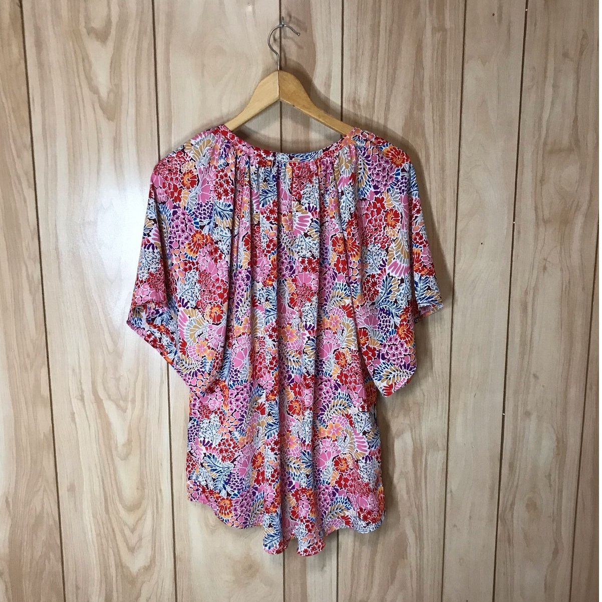 Other Floral Abstract V-Neck 3/4 Flutter Sleeve Lined Blouse M Size M / US 6-8 / IT 42-44 - 2 Thumbnail
