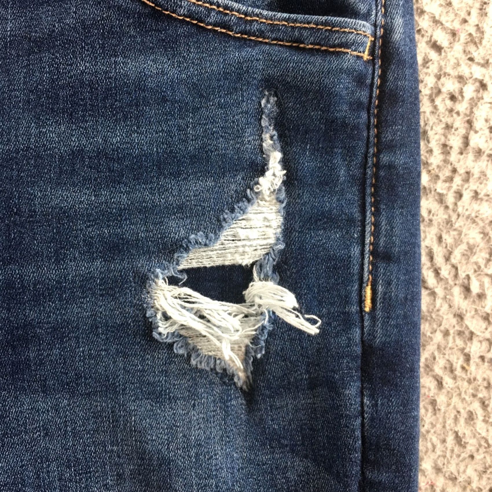 American Eagle Outfitters American Eagle Jeans Womens 2 Blue Skinny Distressed Ripped Frayed Hem Denim Shirt? Size 26" / US 2 / IT 38 - 7 Thumbnail