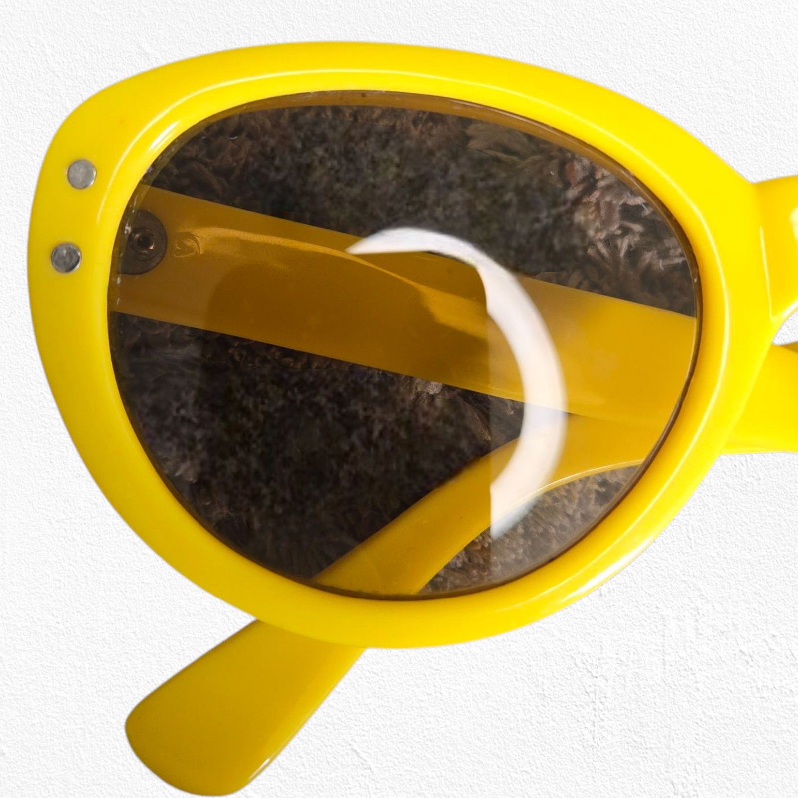 Vintage 1950s Yellow Mod Cat Eye Sunglasses Bold Oval Frame Size ONE SIZE - 5 Thumbnail