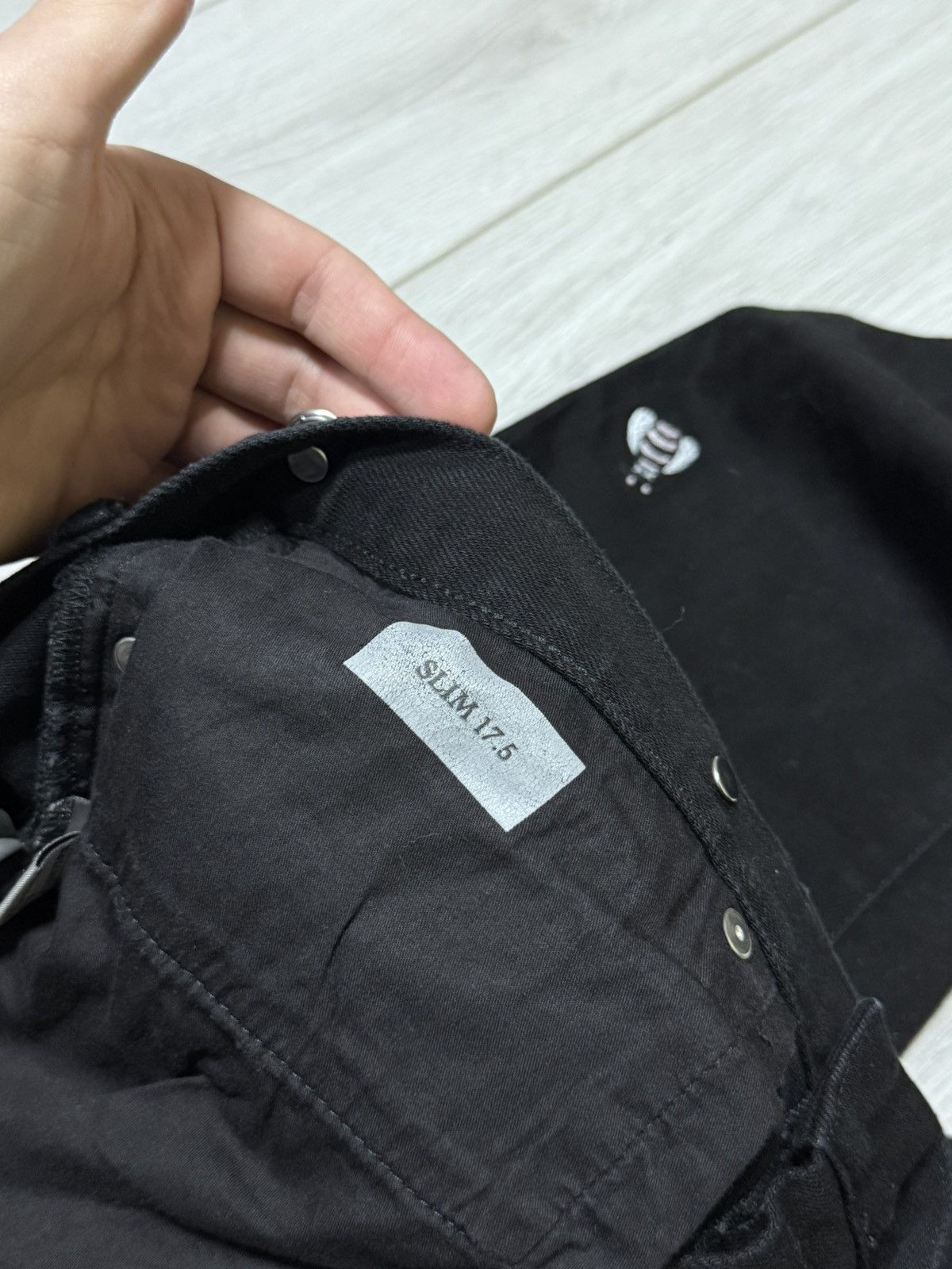 Dior × Kaws Dior x Kaws bugs slim jeans pants all over buttons Size US 33 - 9 Thumbnail